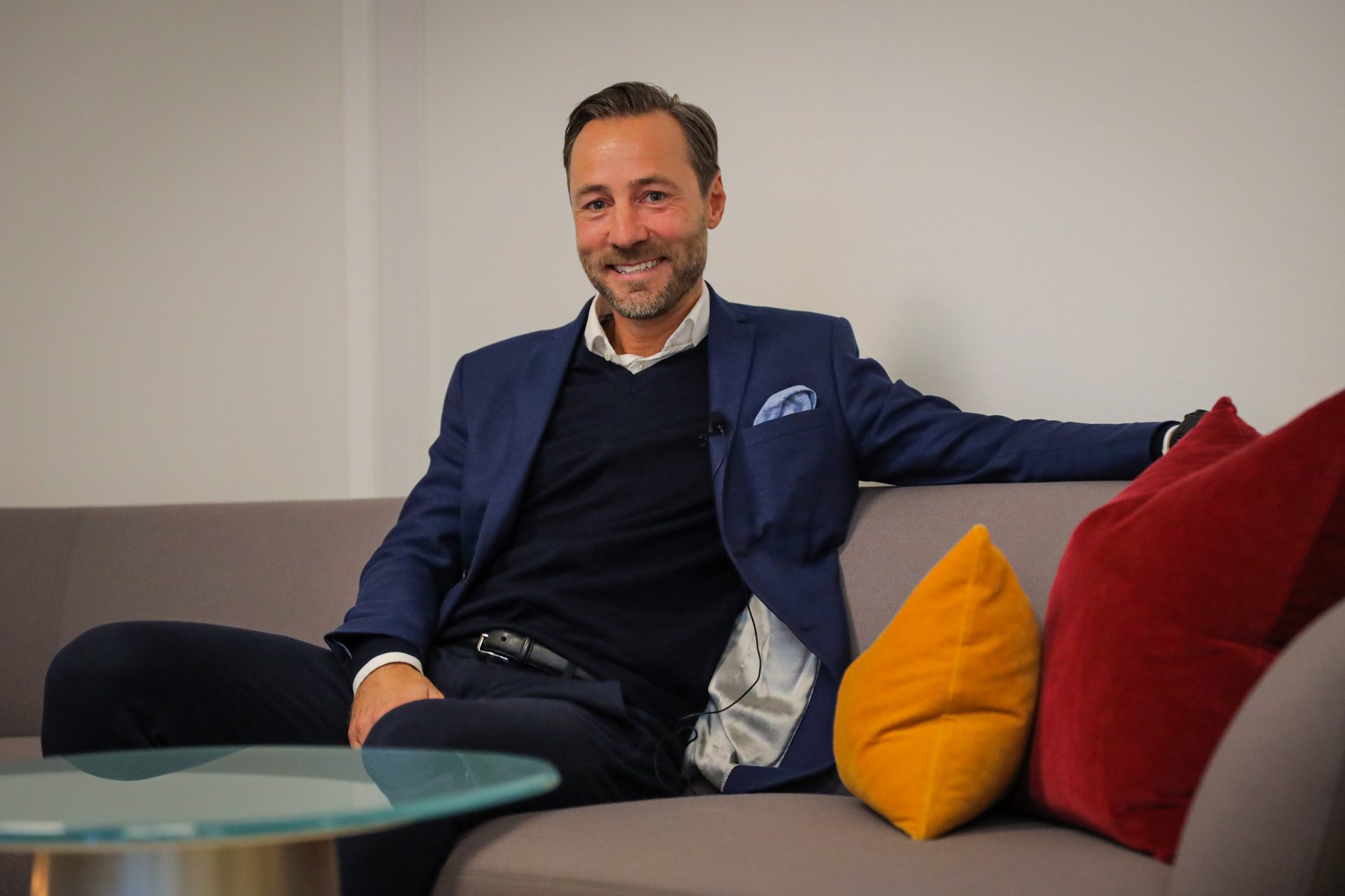 Dress shirt, Smile, Arm, Comfort, Sleeve, Collar