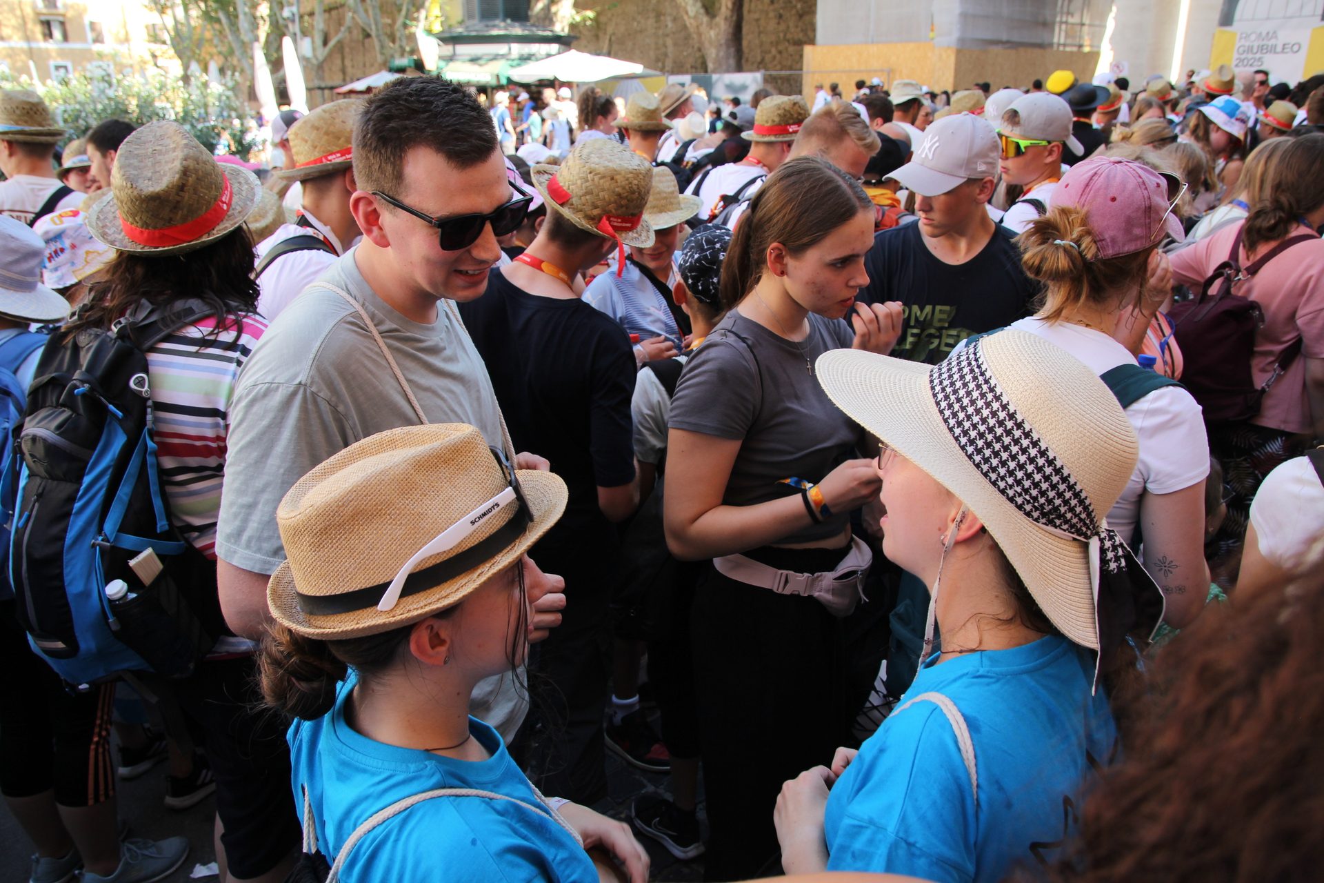 Sun hat, Baseball cap, Social group, Public space, Daytime, Human, Eyewear, Fun