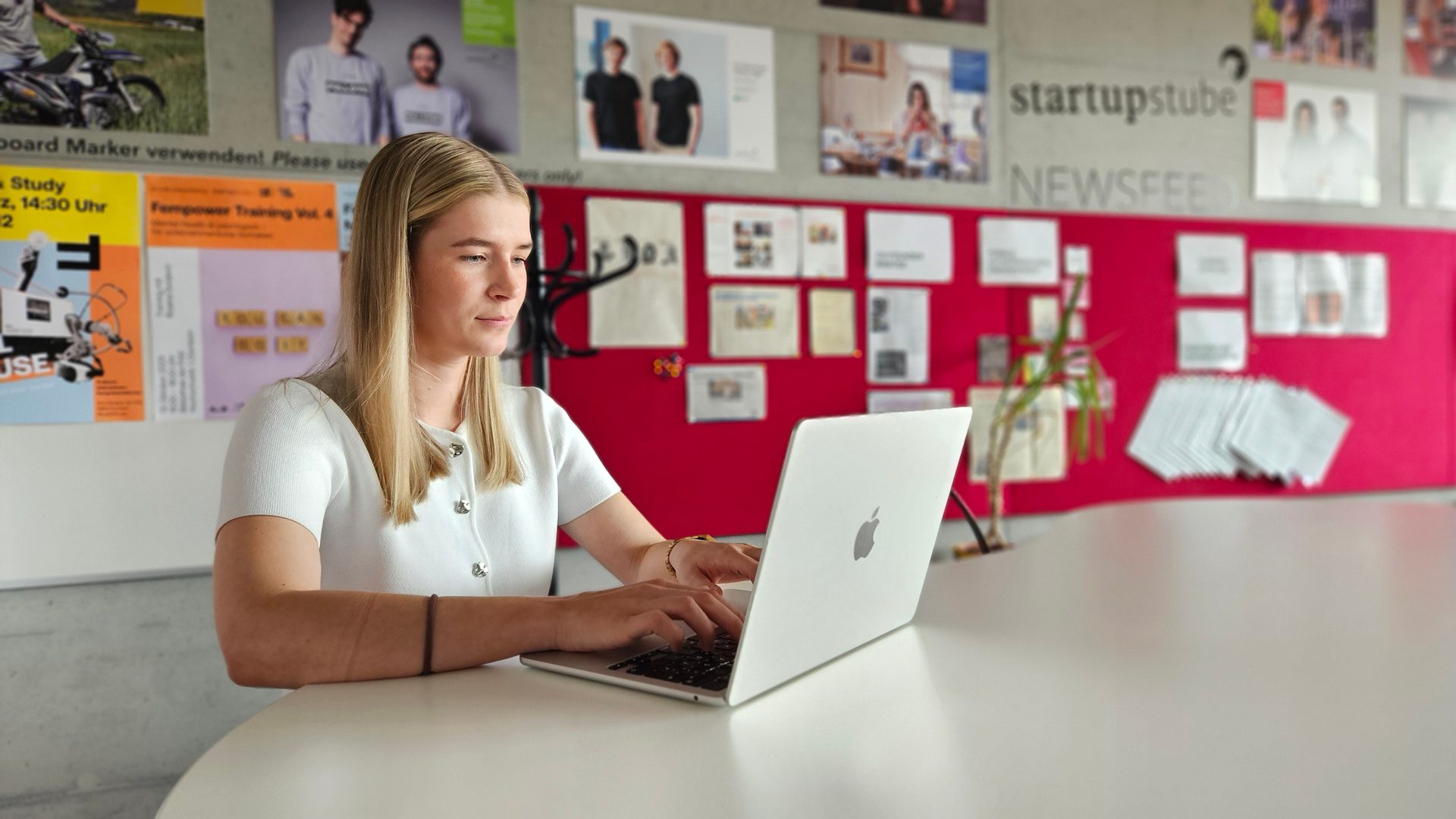 Personal computer, Interior design, Table, Laptop, Desk
