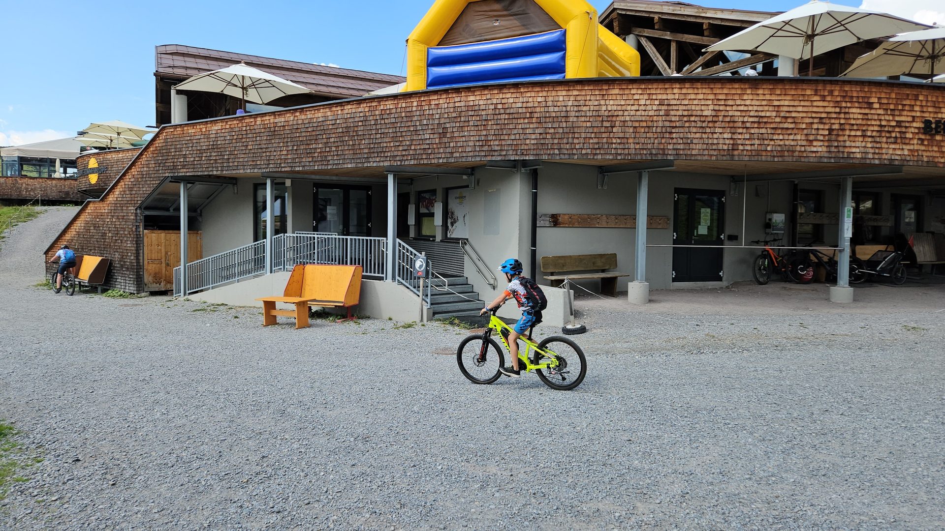 Bicycles--Equipment and supplies, Bicycle wheel, Tire, Sky, Building, Window