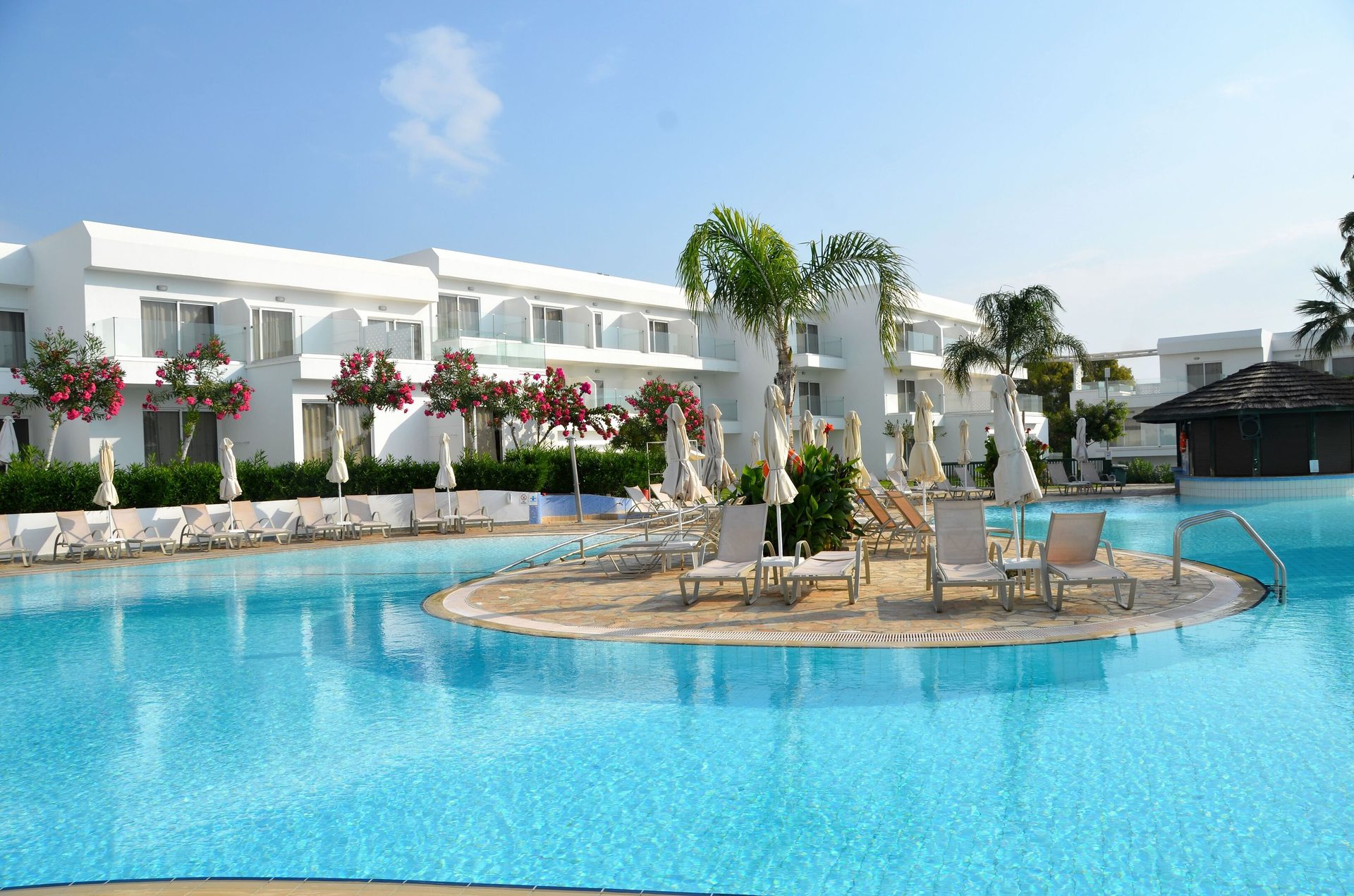 Swimming pool, Water, Sky, Plant, Cloud, Building, Tree, Leisure