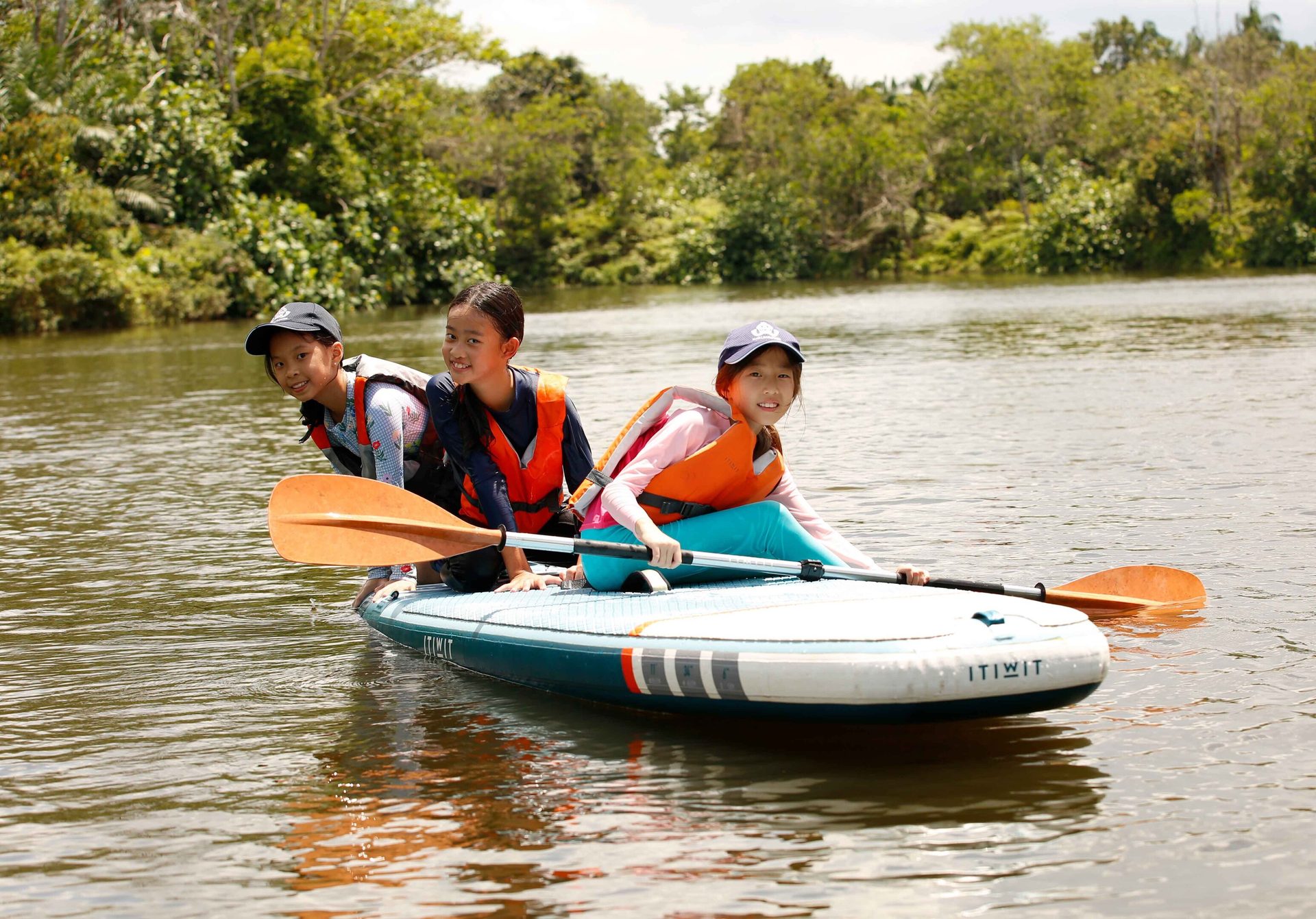 Sports equipment, Water, Boat, Paddle, Lifejacket, Watercraft, Tree, Lake, Sky, Plant