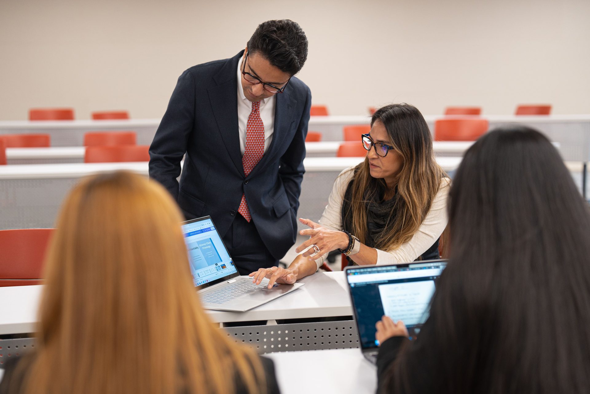 Electronic device, Office Equipment, Personal computer, White-collar worker, Laptop, Furniture, Table, Interaction