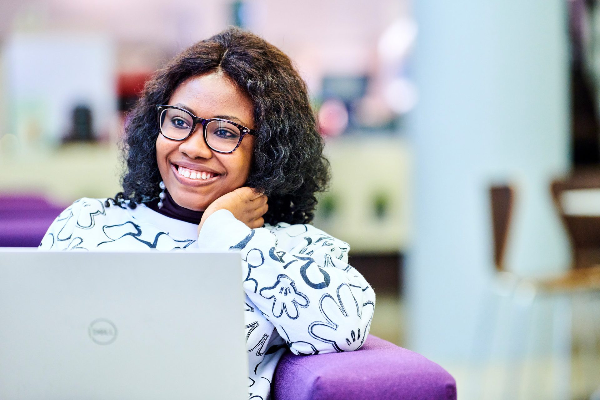 Vision care, Personal computer, Face, Glasses, Smile, Hairstyle, Laptop, Purple, Happy