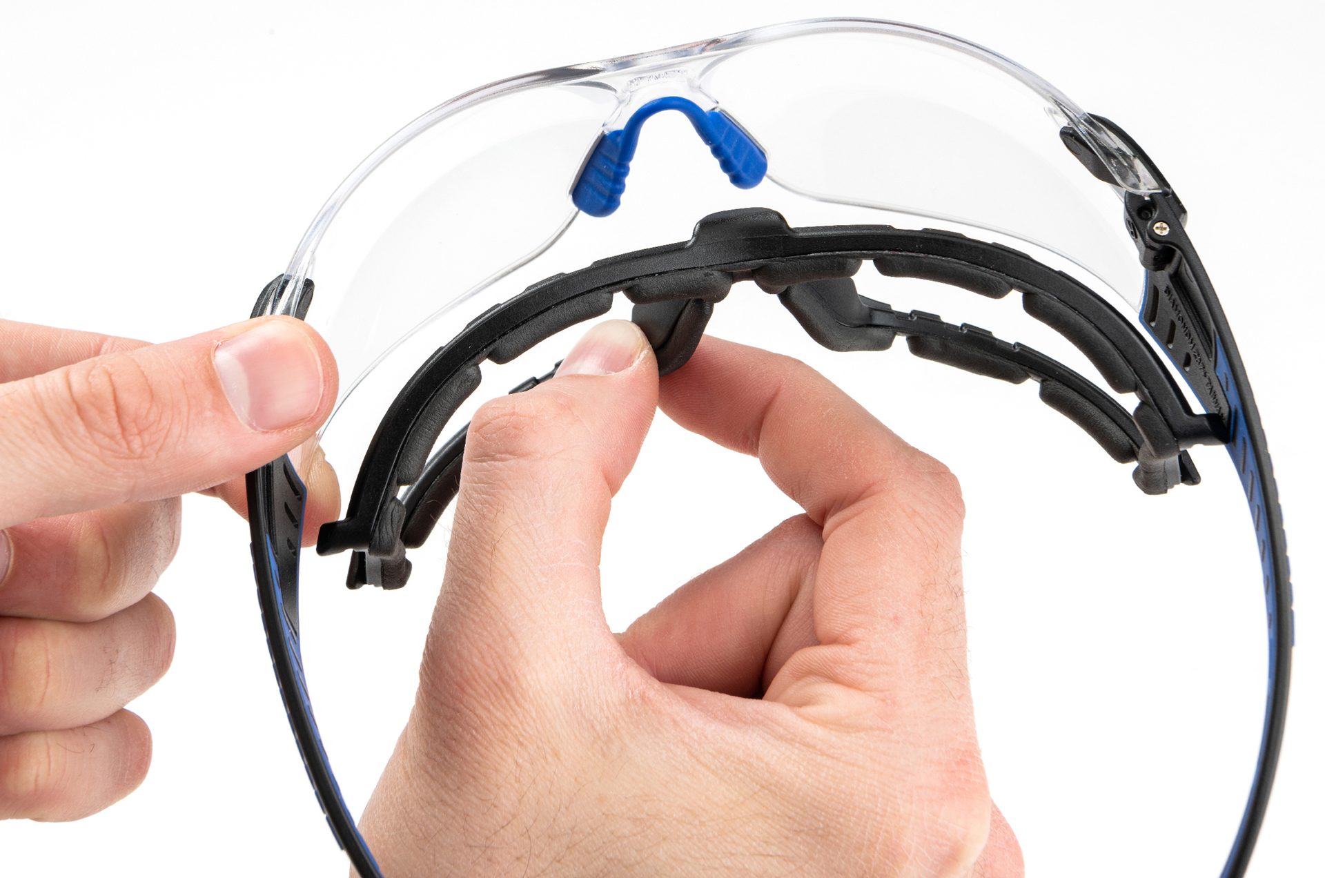 Bicycle handlebar, Vision care, Hand, Sleeve, Eyelash, Eyewear, Gesture, Finger