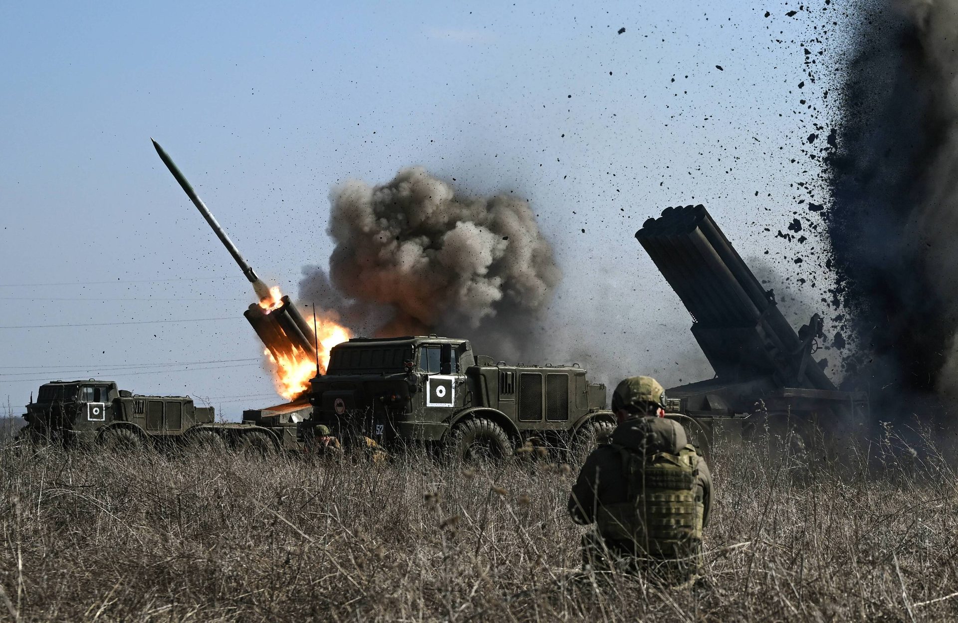 Combat vehicle, Military person, Self-propelled artillery, Sky, Plant, Marines