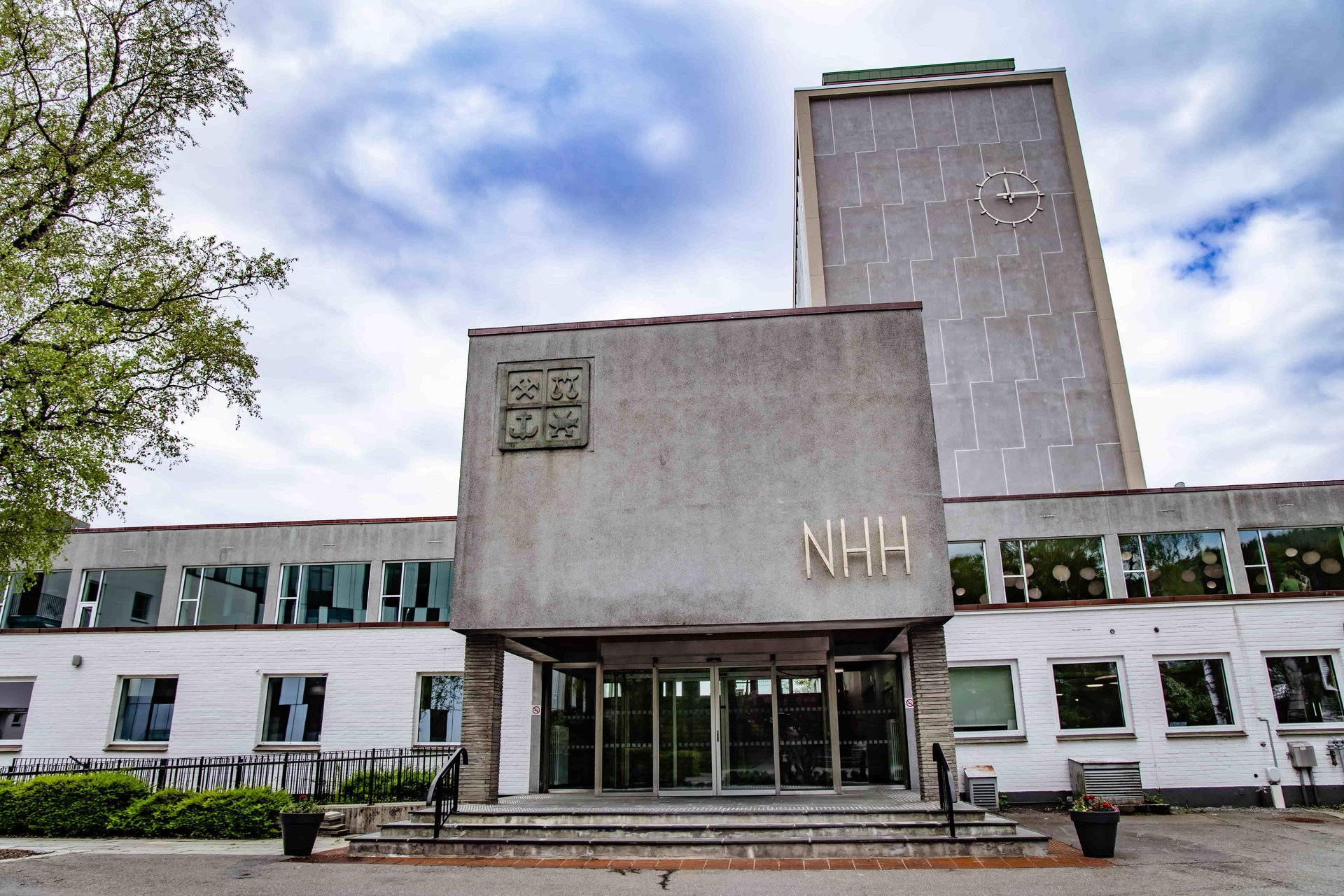 Commercial building, Daytime, Facade