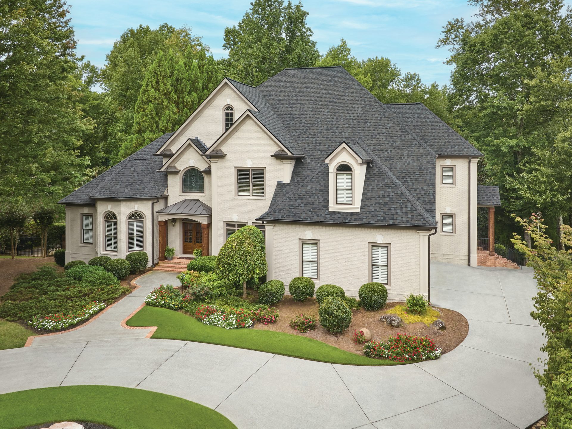 Land lot, Plant, Property, Sky, Window, Building, Tree, House, Grass, Door