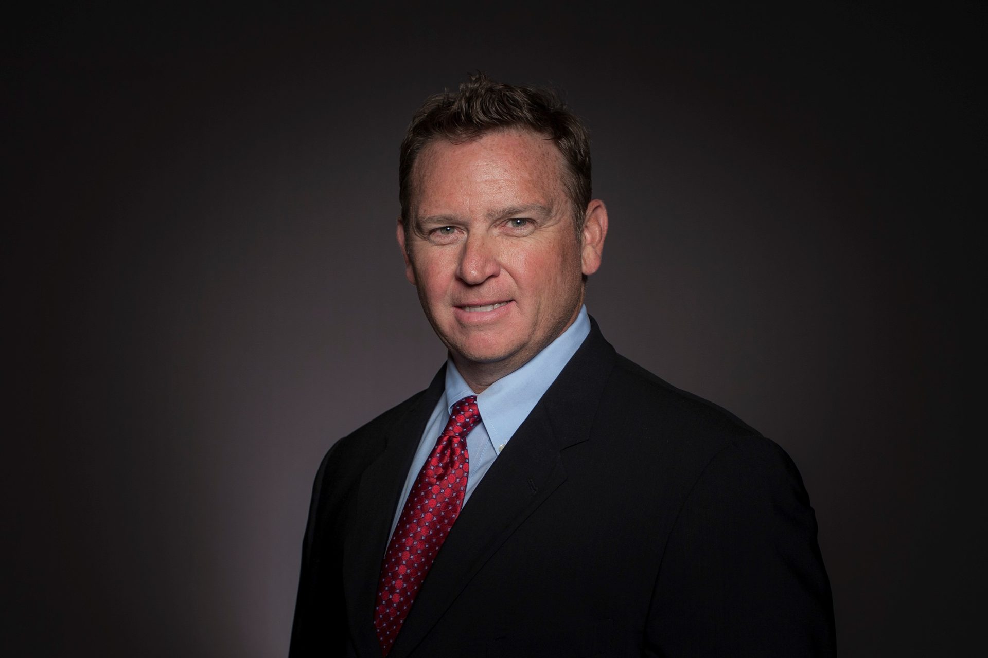 Dress shirt, Flash photography, Tie, Sleeve, Coat, Collar, Suit