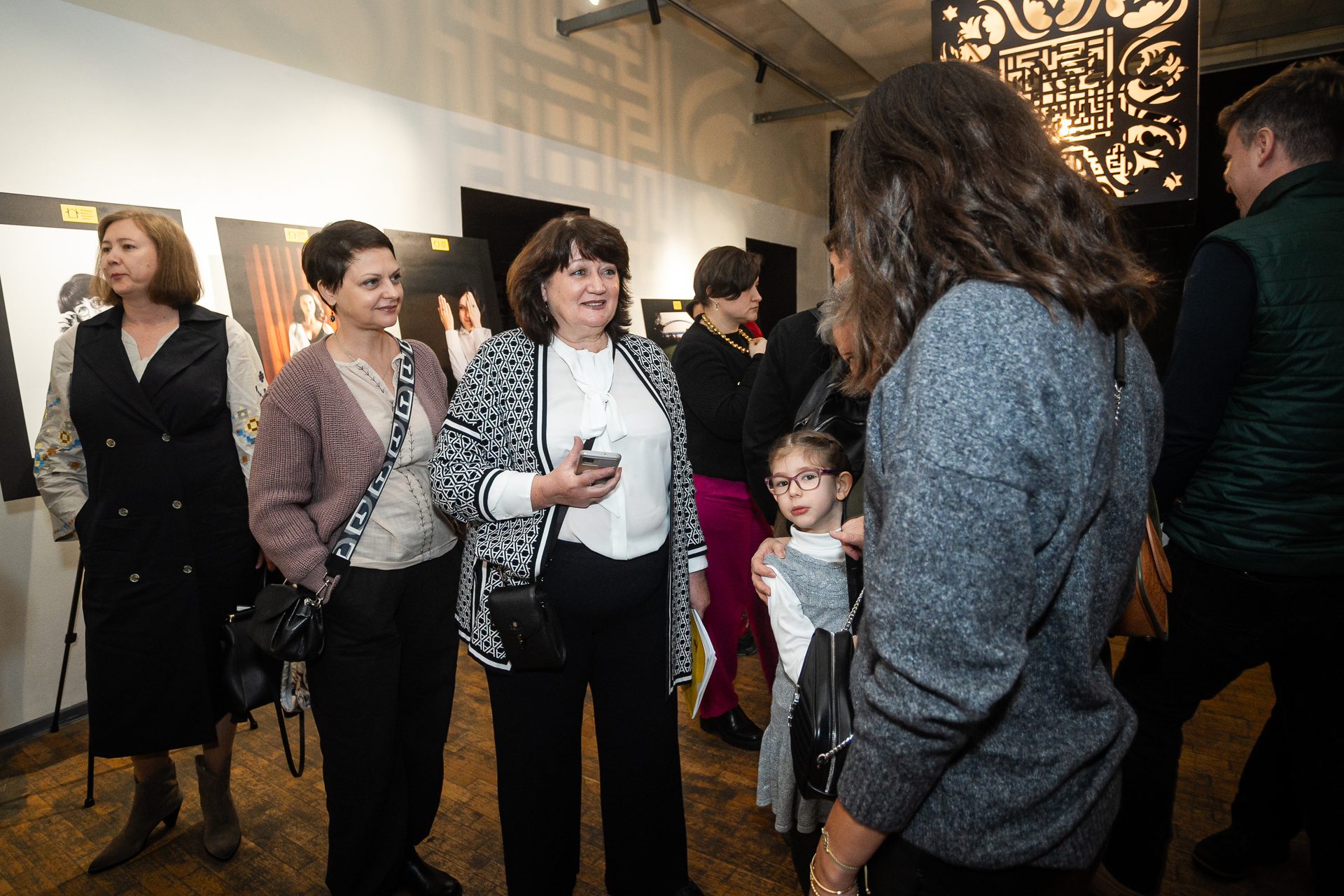 Interior design, Social group, Shoulder, Event, Trousers, Outerwear, Fashion, Standing, Textile, Flooring