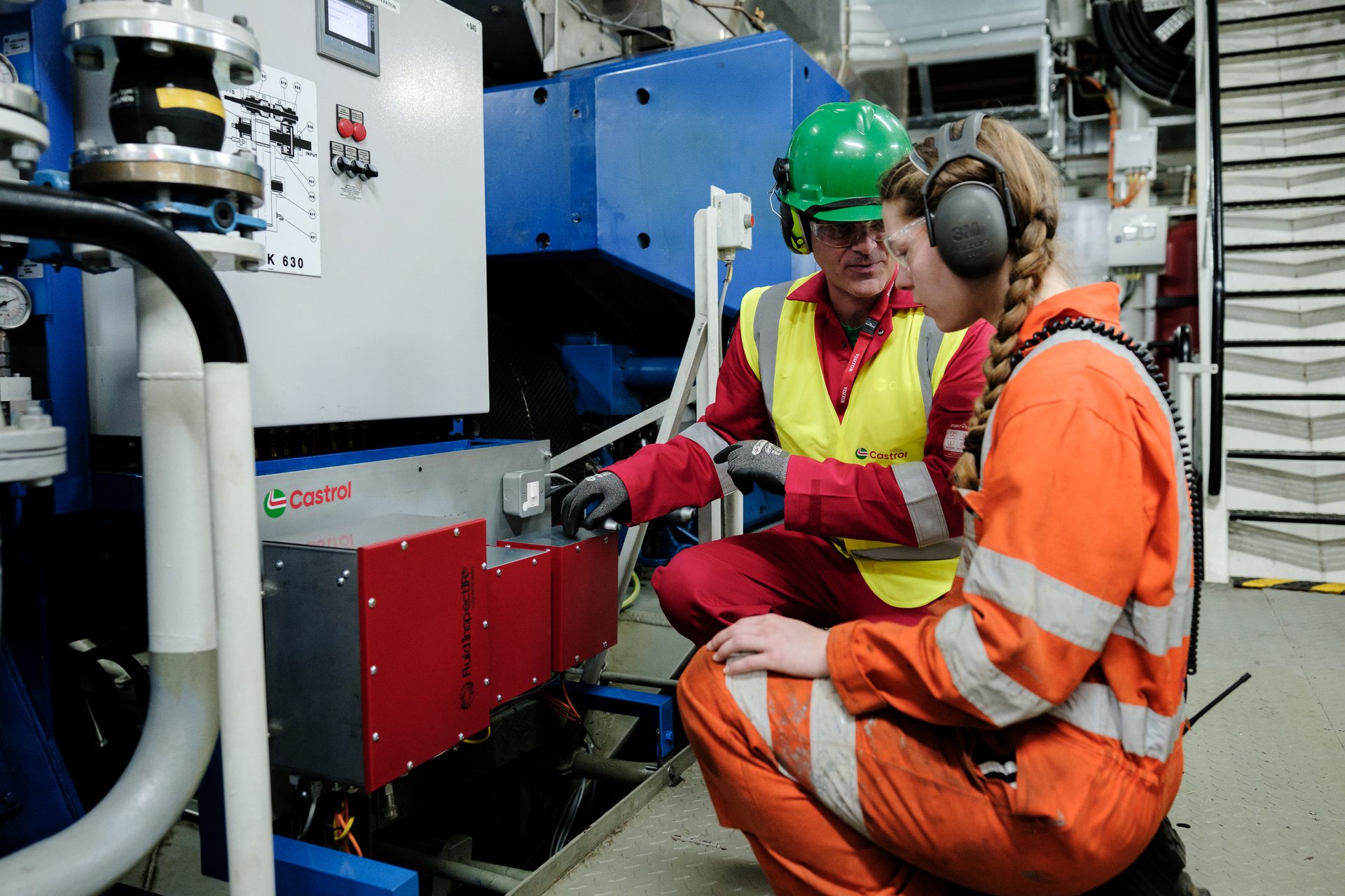 High-visibility clothing, Hard hat, Motor vehicle, Workwear, Sunglasses, Engineer