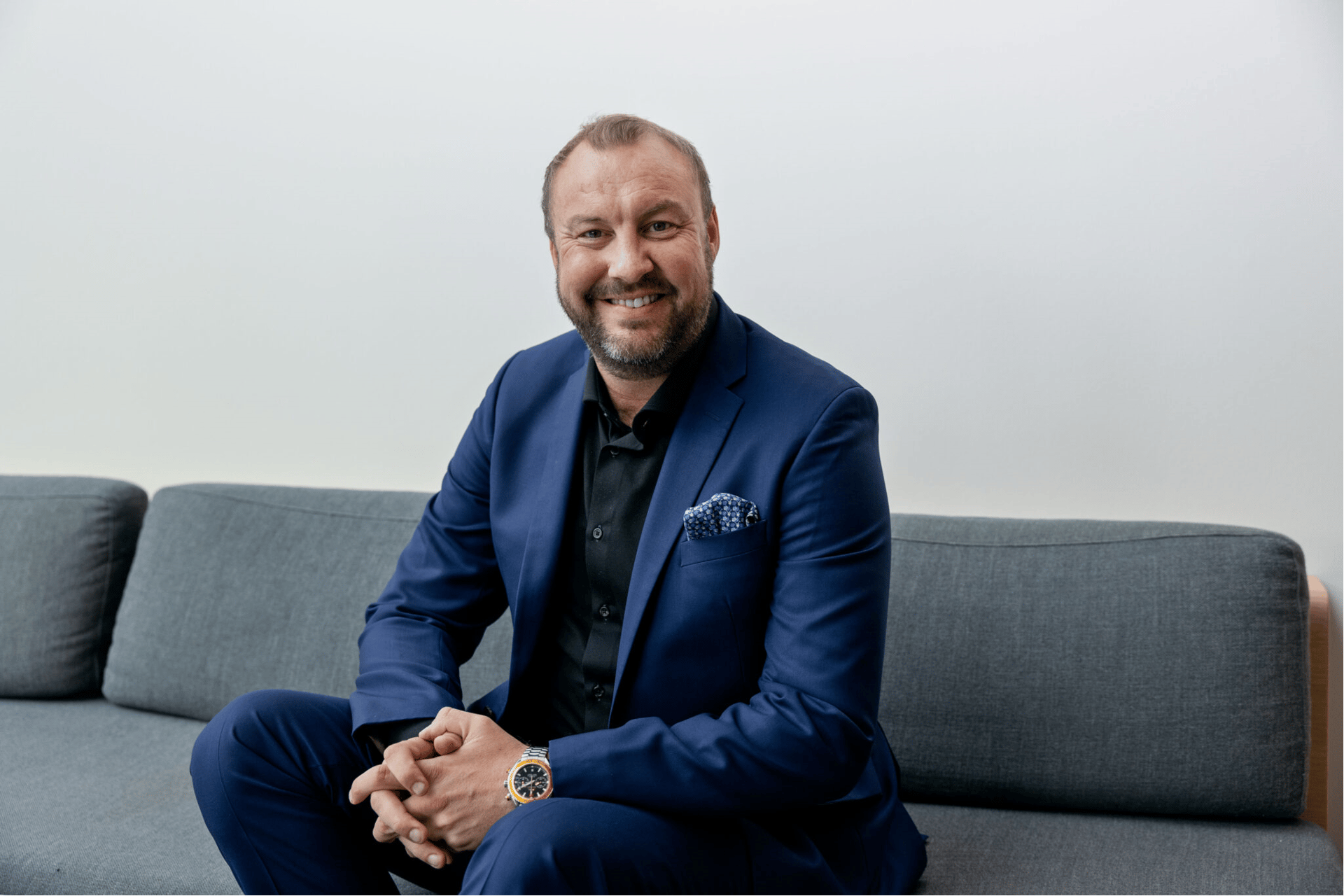 Dress shirt, Smile, Watch, Arm, Comfort, Sleeve, Collar