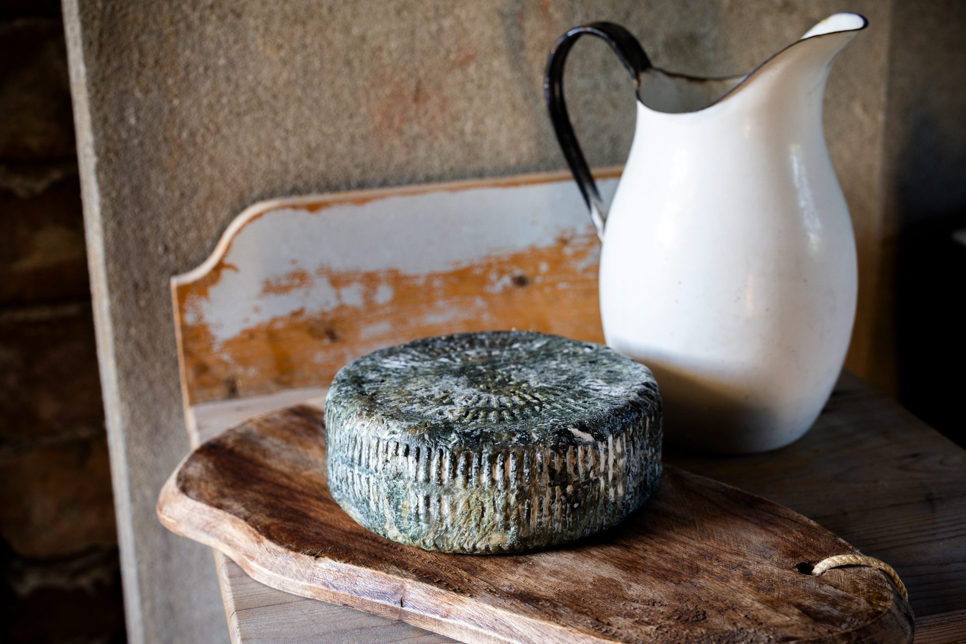 Automotive tire, Tableware, Dishware, Drinkware, Serveware, Wood