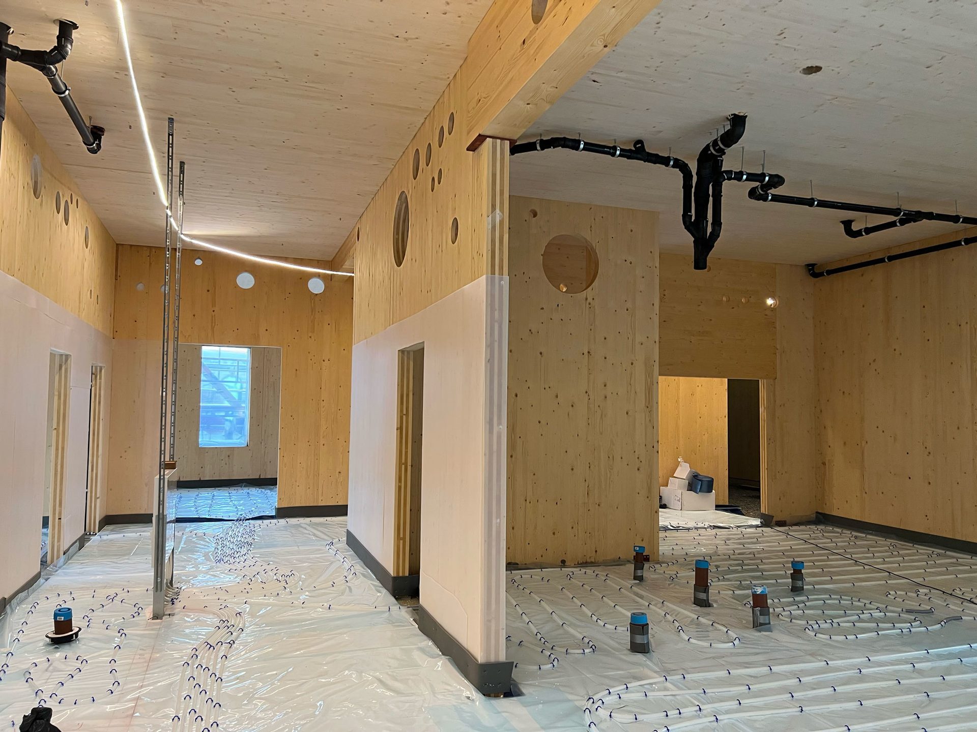 Interior design, Building, Wood, Lighting, Flooring, Hall, Floor