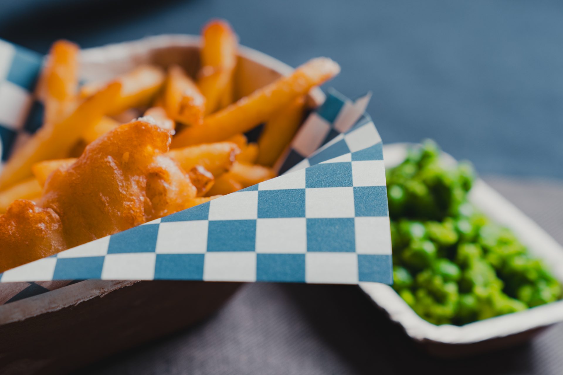 Fried food, French fries, Deep frying, Tableware, Ingredient, Produce, Cooking