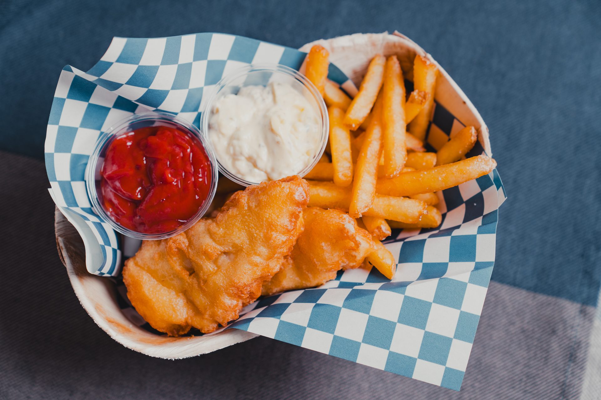 Fried food, French fries, Deep frying, Ingredient, Tableware, Cooking