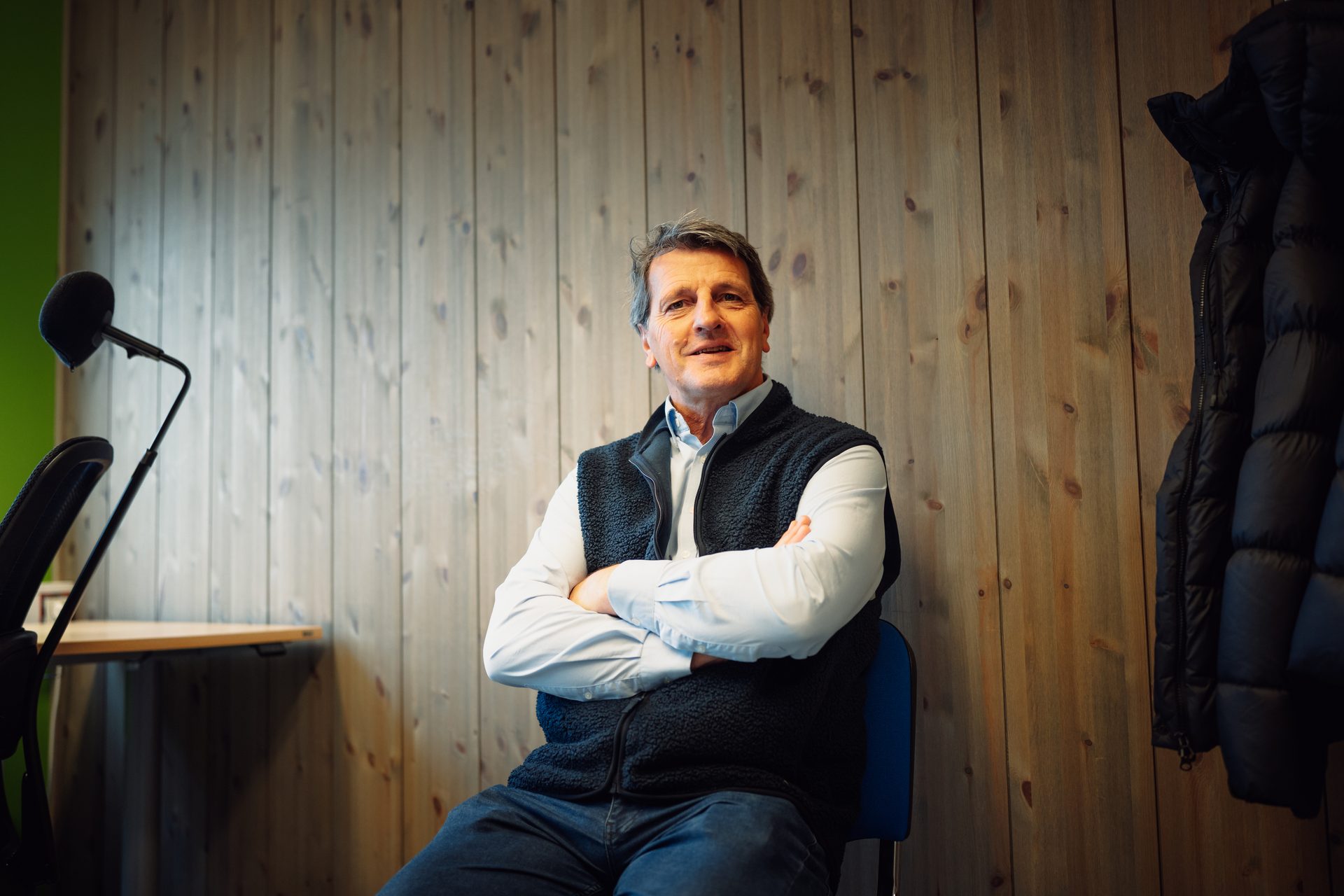 Facial expression, Sleeve, Shoulder, Smile, Wrist