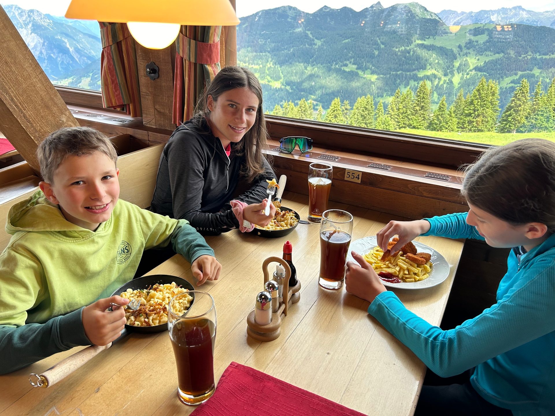 Food, Smile, Tableware, Table, Sharing, Plate, Yellow, Leisure