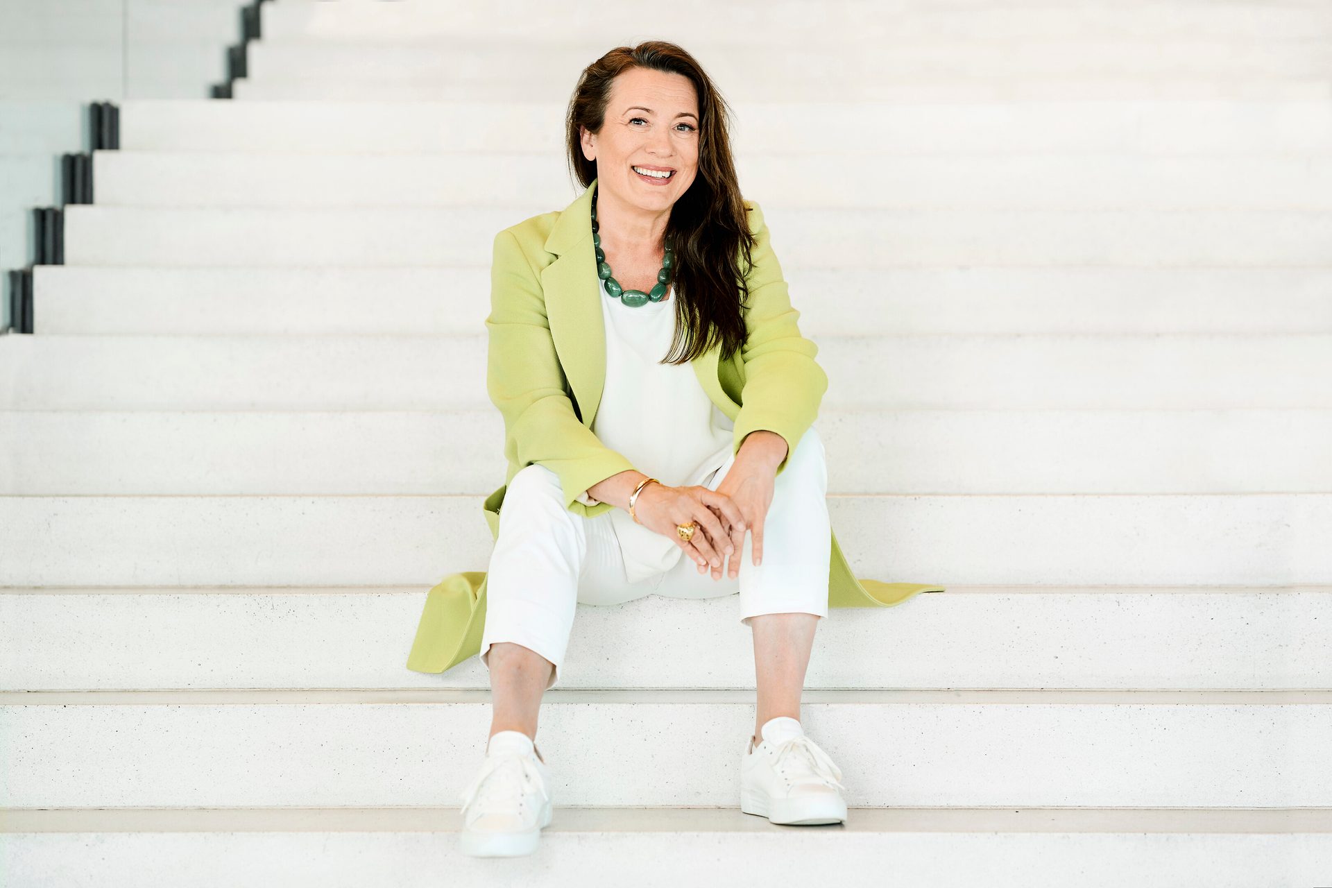Facial expression, Sleeve, Happiness, Smile, Shoe, Fashion, Beauty, Textile, Knee, Sitting