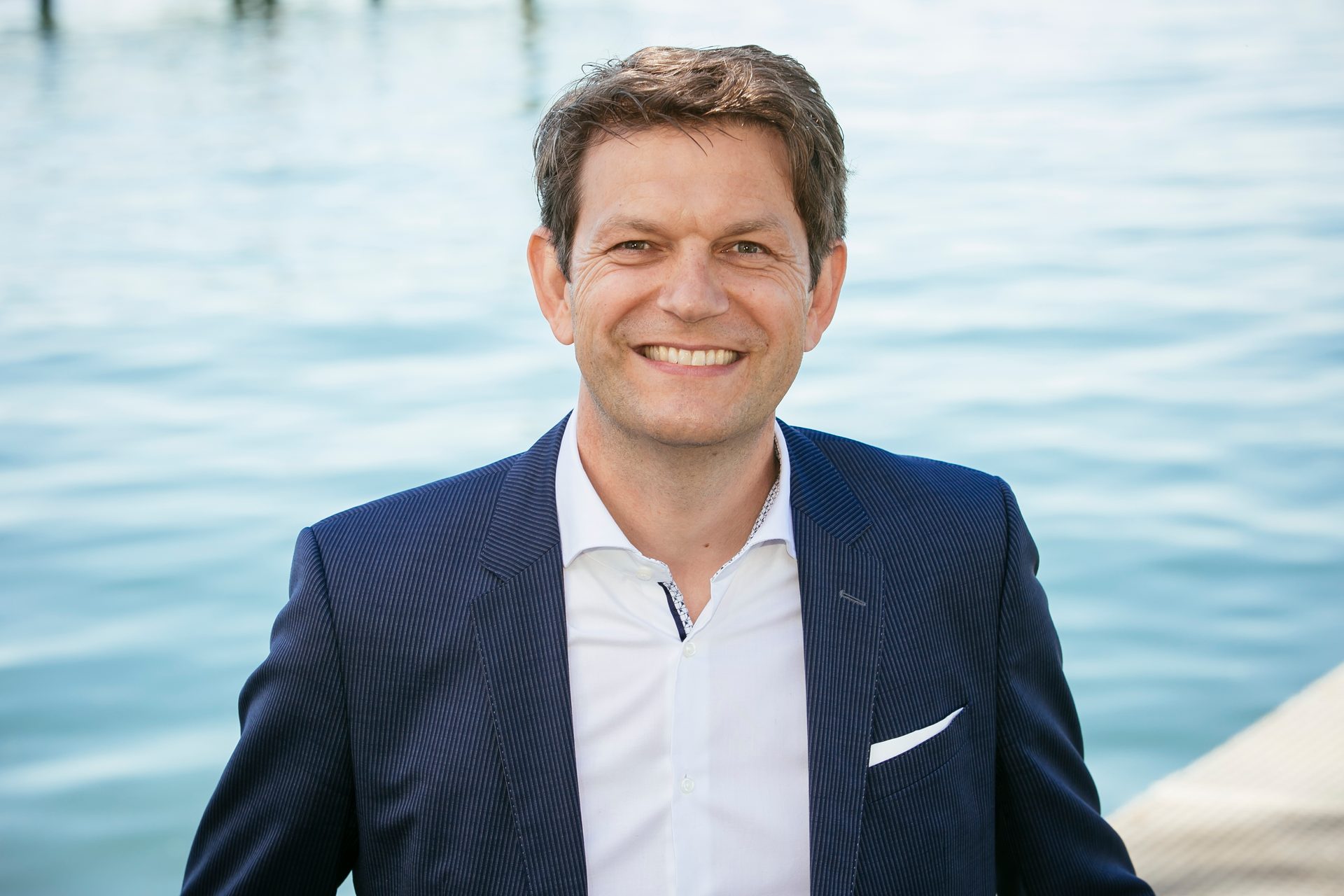 Formal wear, Facial expression, Dress shirt, White-collar worker, Smile, Happiness, Collar, Blazer, Tooth, Suit