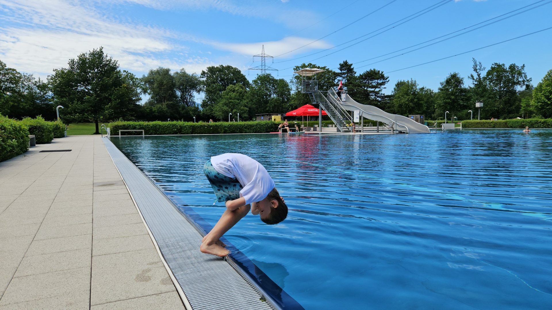 Rollen vom Rand in tiefes Wasser