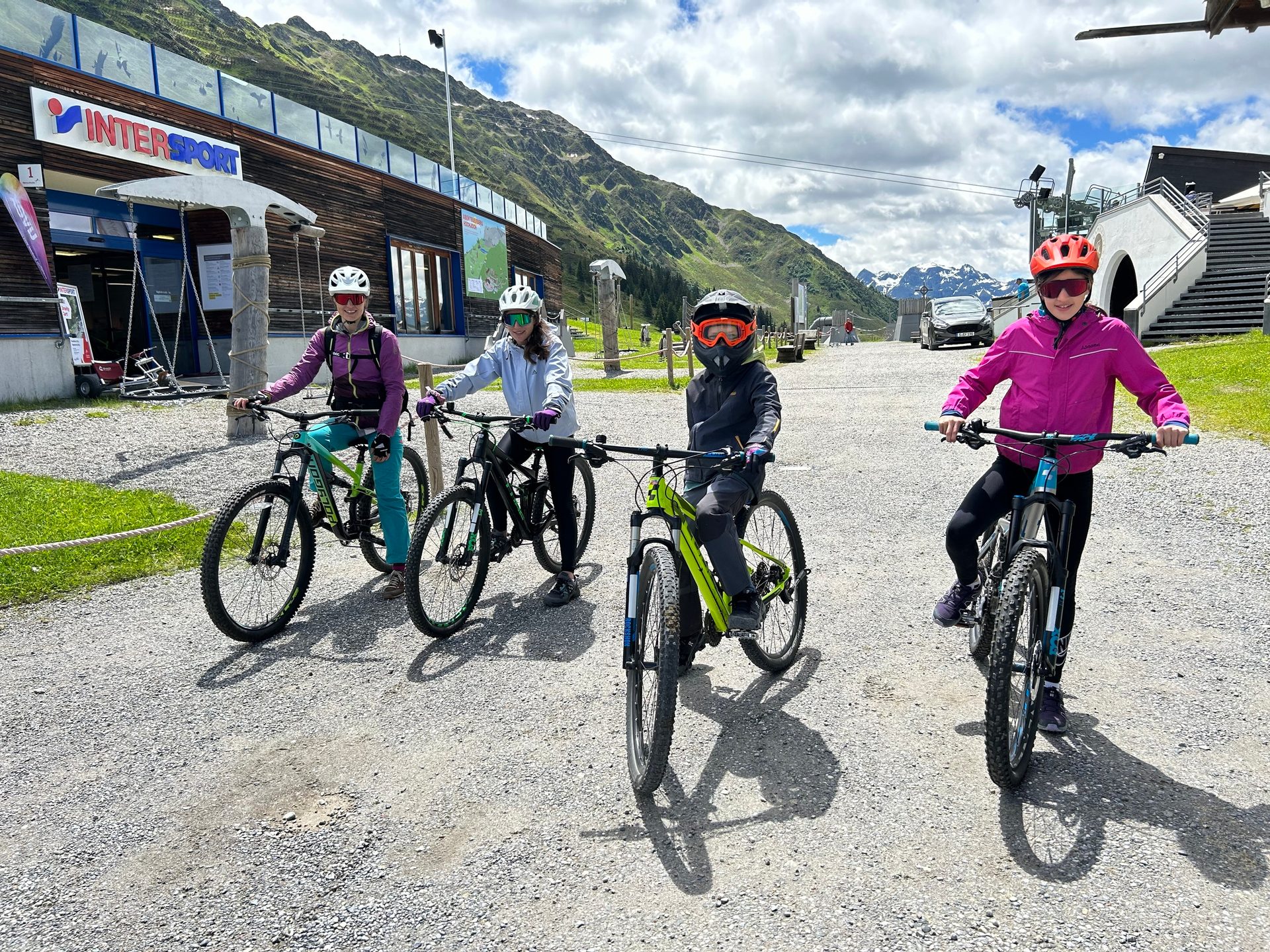 Bicycles--Equipment and supplies, Bicycle wheel, Land vehicle, Tire, Cloud, Sky