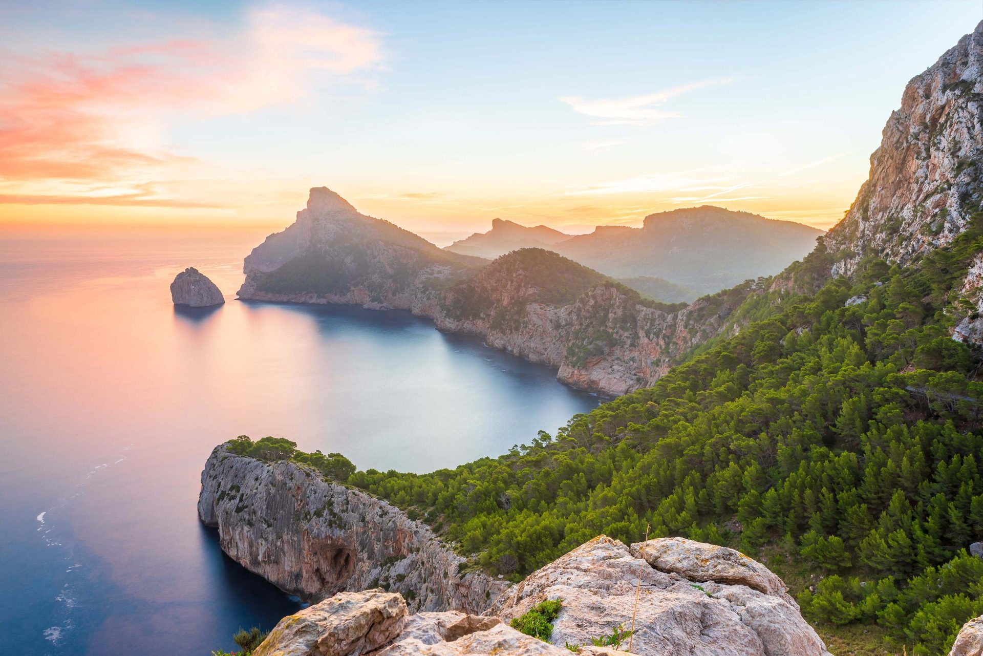 Coastal and oceanic landforms, Geological formation, Rock, Mountain, Coast, Terrain, Headland, Sea, Promontory, Cliff