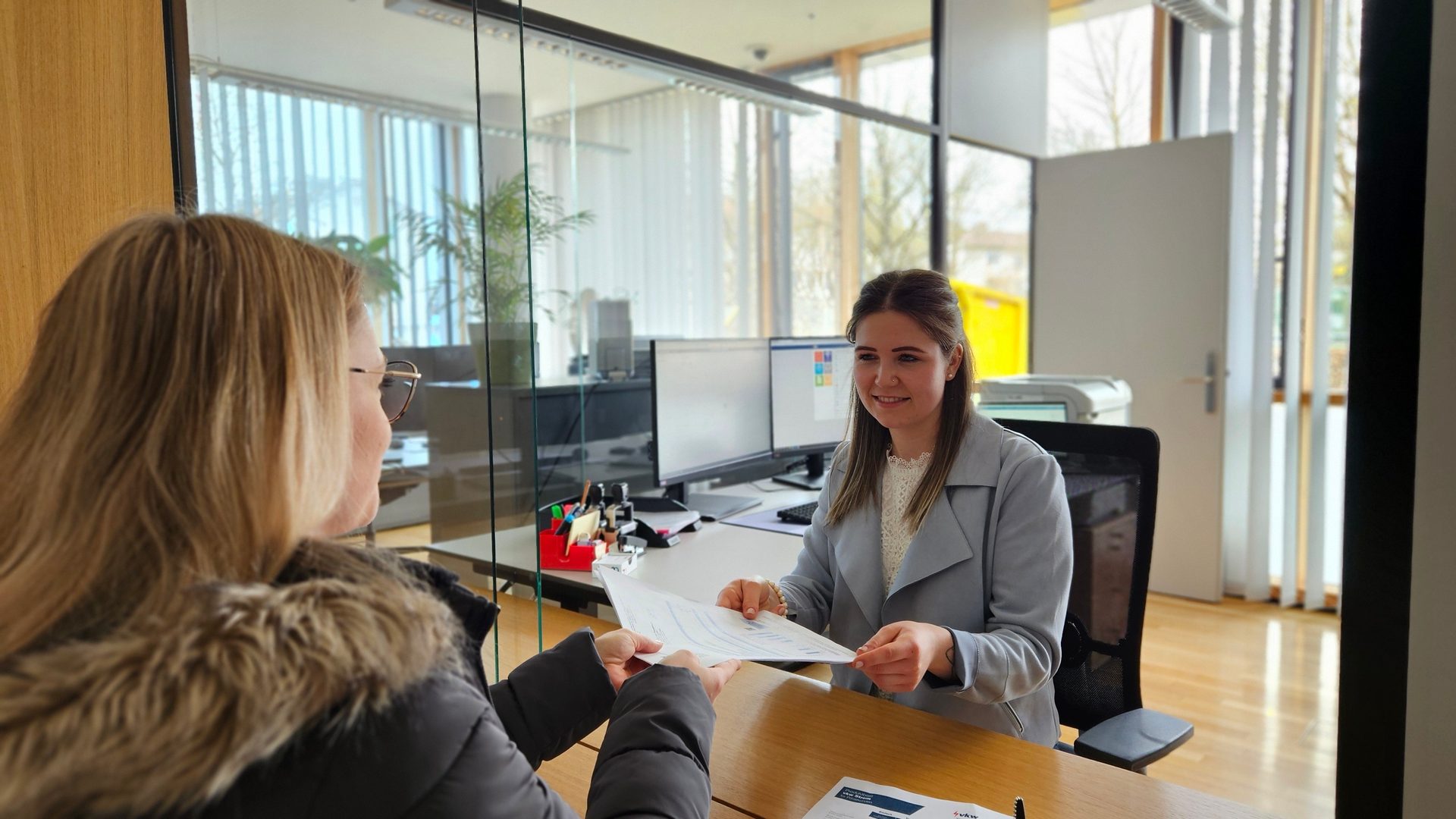 Interior design, Office Equipment, Electronic device, White-collar worker, Computer monitor, Furniture, Desk, Peripheral, Smile, Job