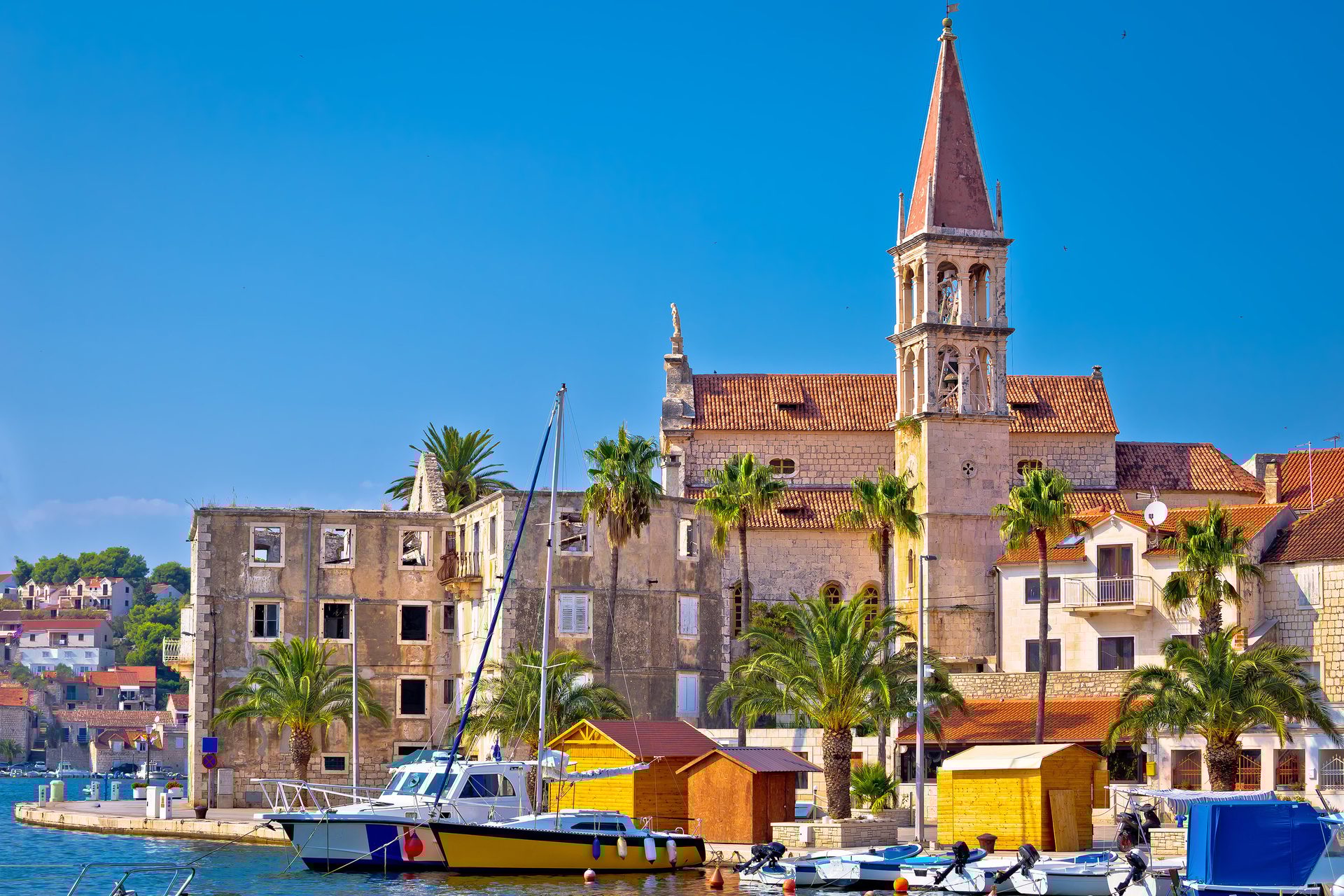 Tourist attraction, Steeple, Spire, Tower, Town, Finial, Turret, Church