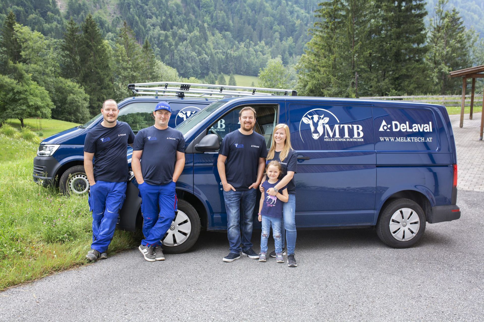 Light commercial vehicle, Automotive Exterior, Compact van, Car door, Minivan