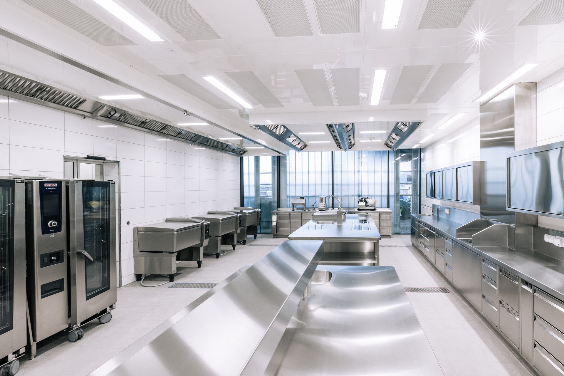 Interior design, Composite material, Ceiling, Lighting, Glass, Engineering, Metal, Silver