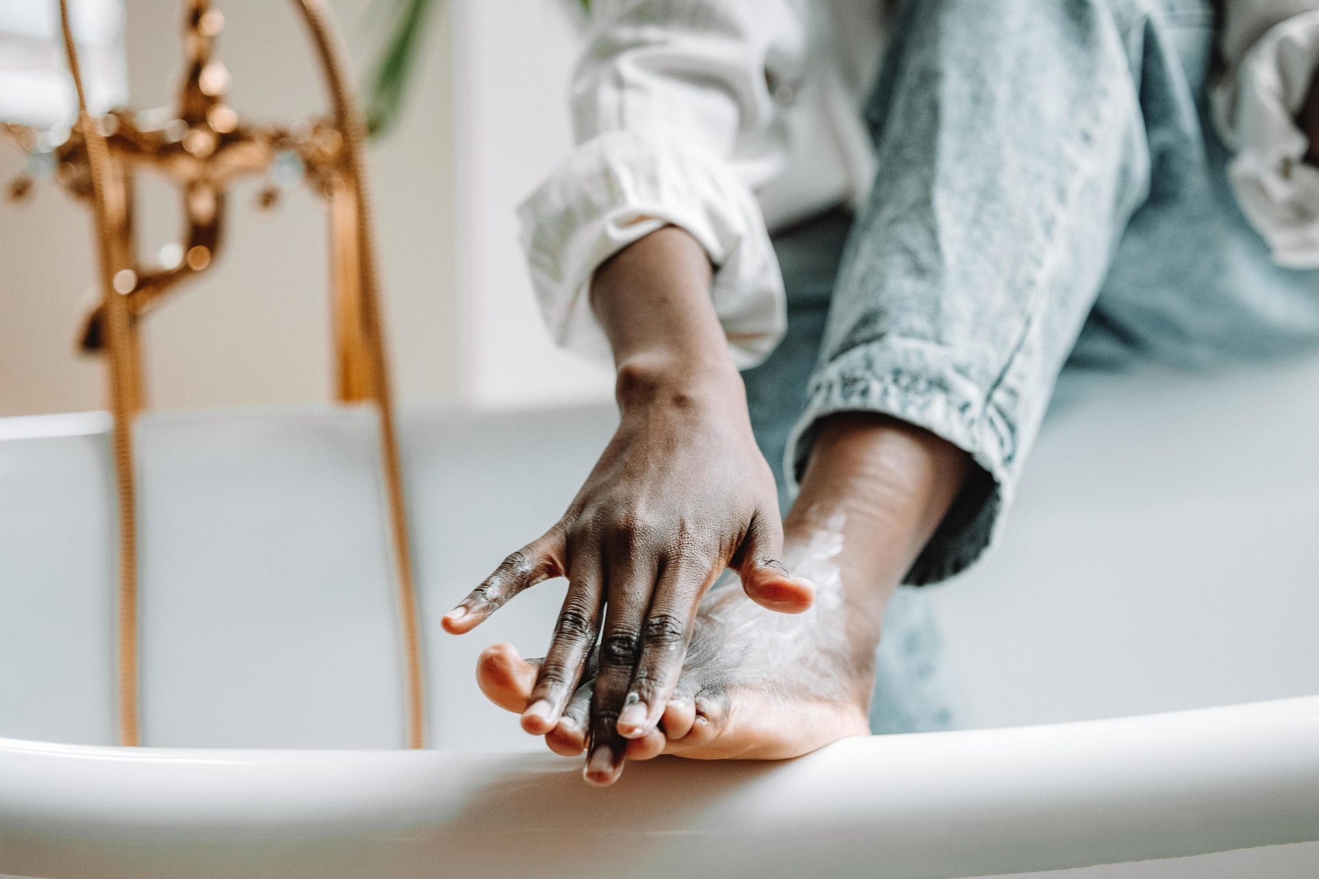 Street fashion, Hand, Plant, Sleeve, Gesture, Finger, Nail