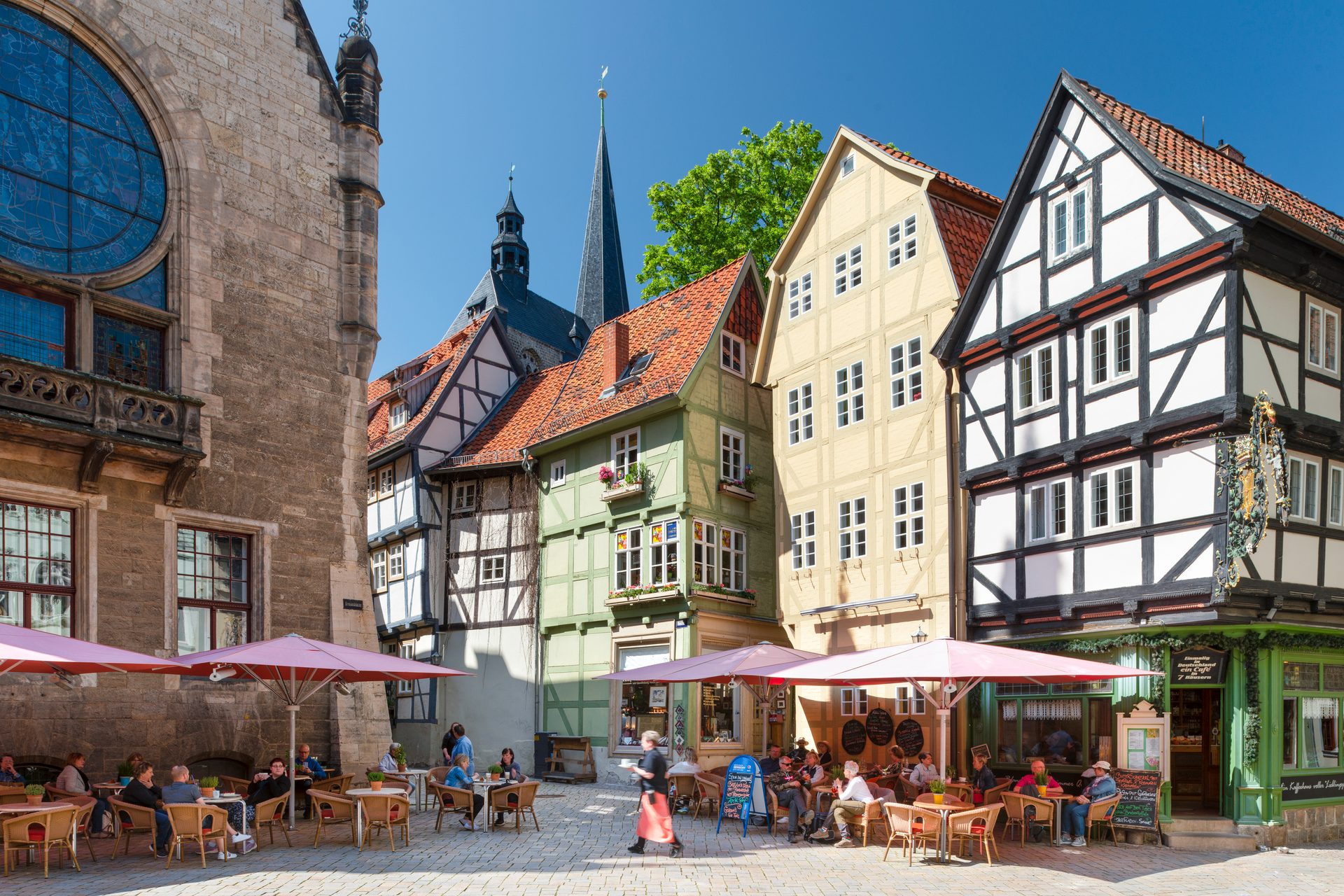 Window, Sky, Building, Neighbourhood, Travel, House