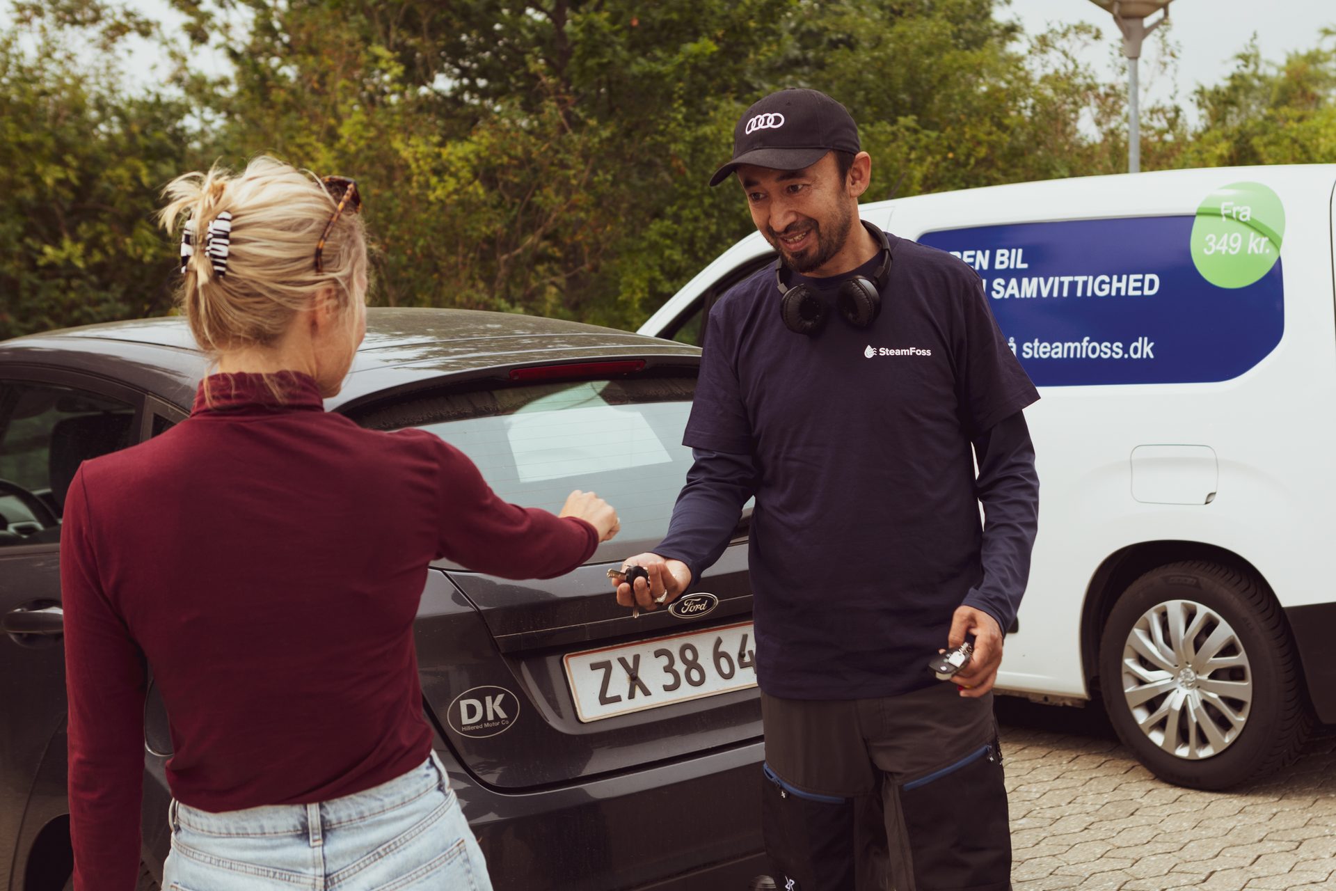 Vehicle registration plate, Automotive design, Clothing, Car, Tire, Wheel