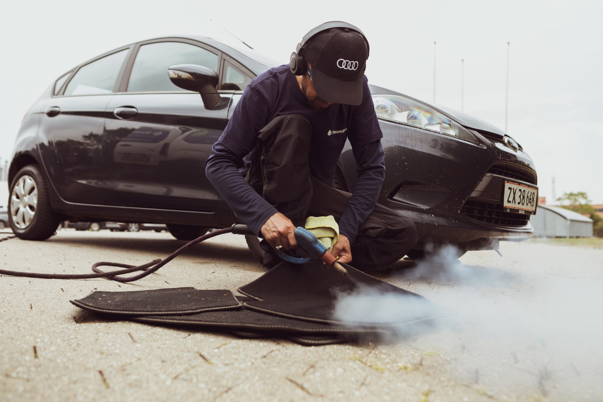 Automotive tire, Motor vehicle, Alloy wheel, Car, Hood