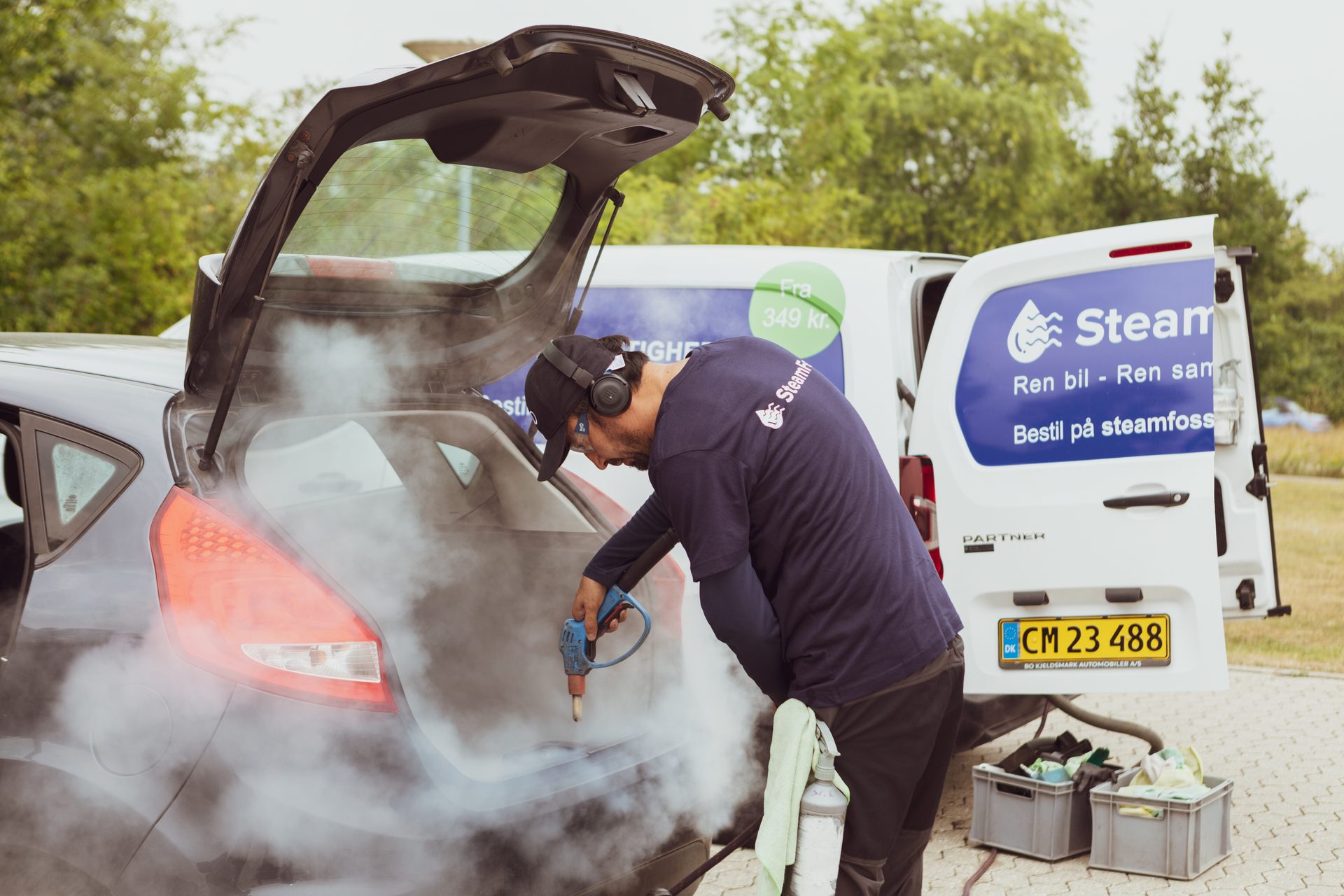 Mode of transport, Motor vehicle, Automotive tire, Car, Hood, Tree, Asphalt