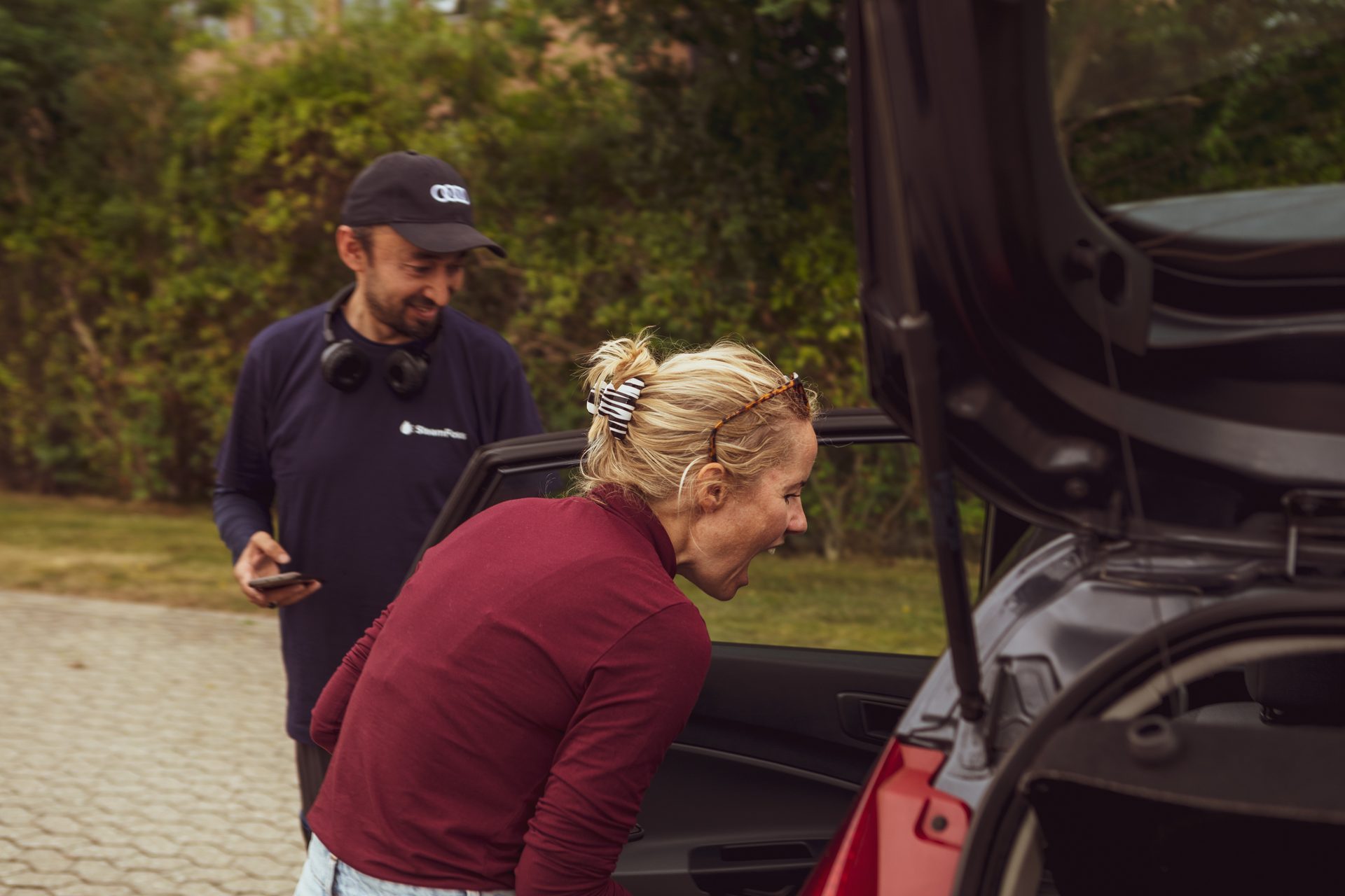 Motor vehicle, Baseball cap, Automotive lighting, Plant, Tree, Hat