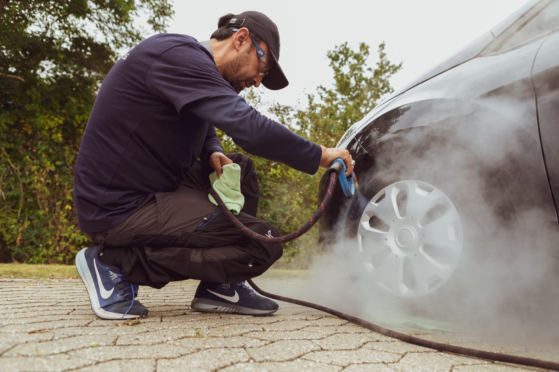 Automotive cleaning, Motor vehicle, Hood, Plant, Tree, Bumper