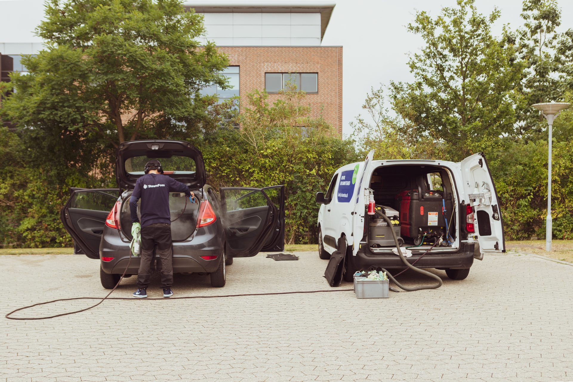 Vehicle registration plate, Automotive design, Car, Plant, Tire, Wheel, Window, Tree