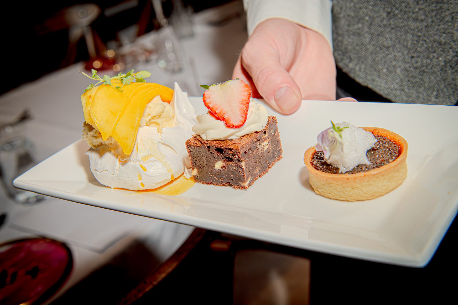 Cake decorating, Baked goods, Food, Tableware, Ingredient, Table, Plate, Recipe, Cuisine