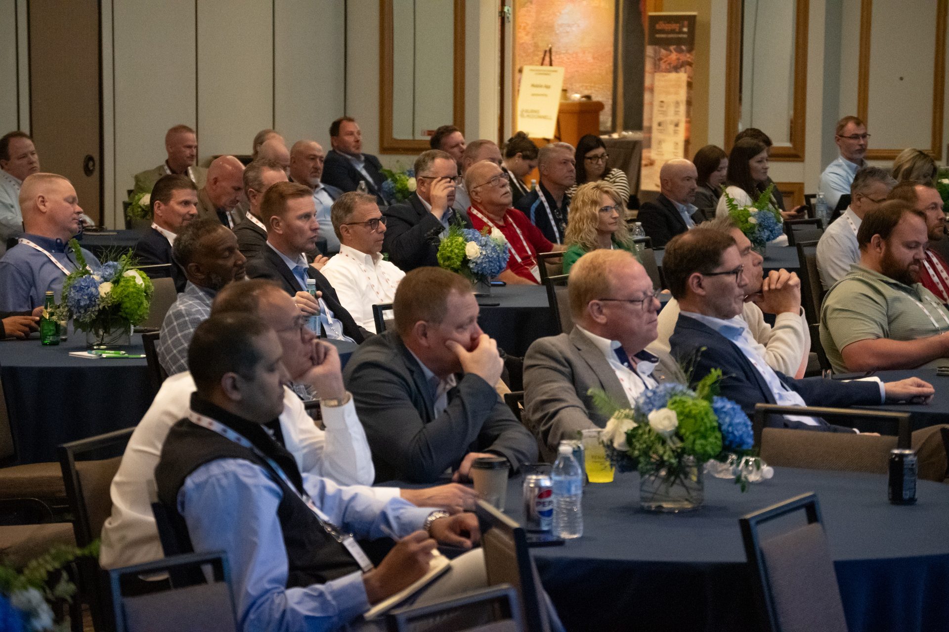 Social group, Hair, Furniture, Chair, Outerwear, Shirt, Suit, Crowd, Coat, Interaction