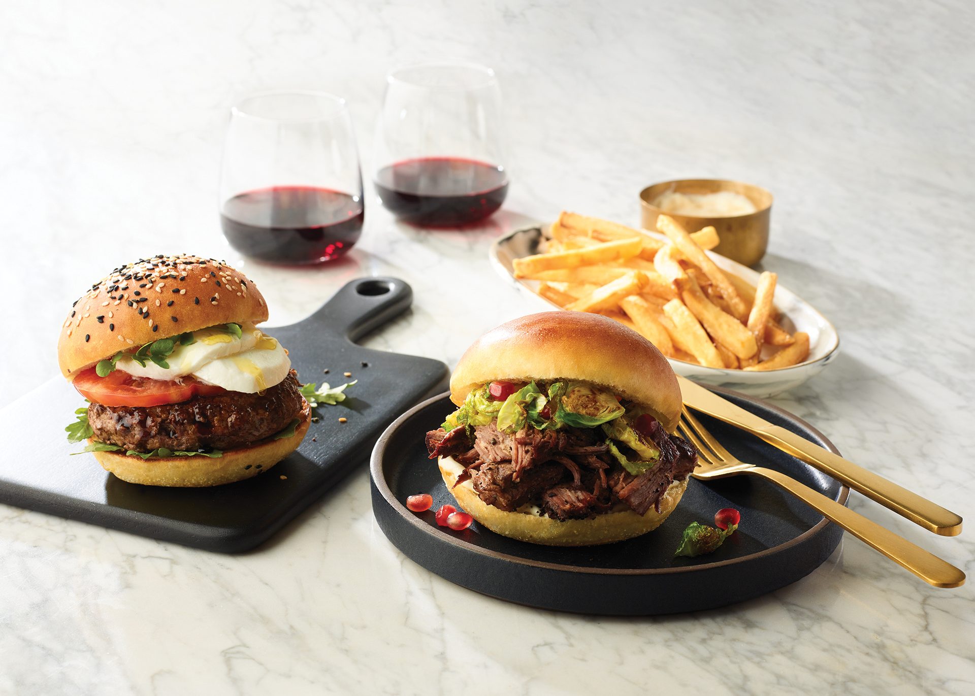 Staple food, Tableware, Ingredient, Bun, Sandwich, Dishware, Recipe, Plate