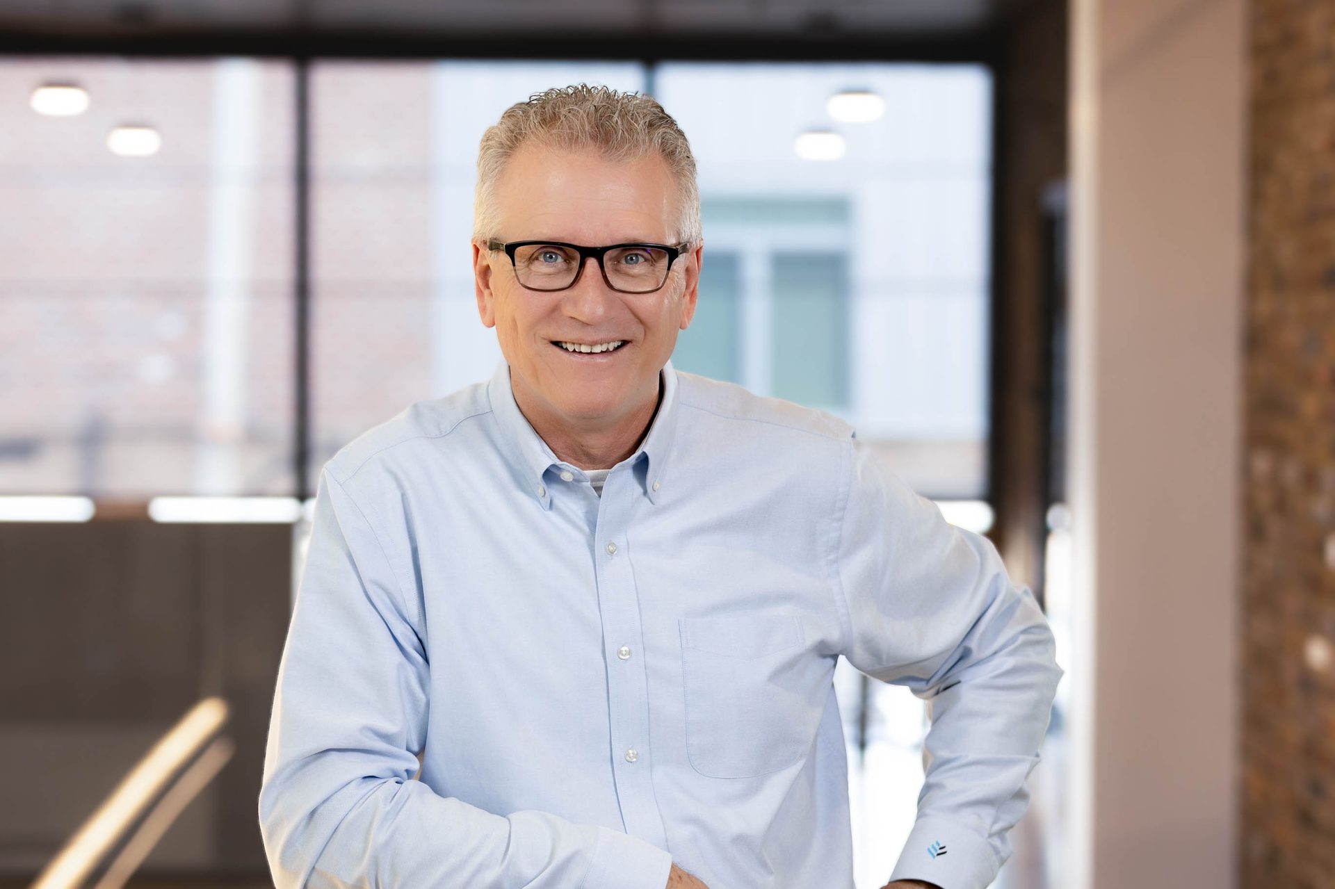 Dress shirt, Vision care, Glasses, Smile, Sleeve, Gesture, Collar