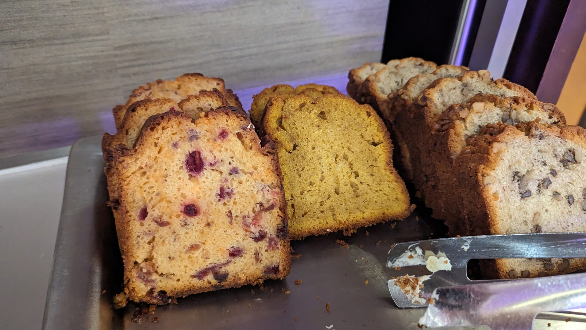 Staple food, Baked goods, Tableware, Ingredient, Plate, Recipe, Cuisine, Dish