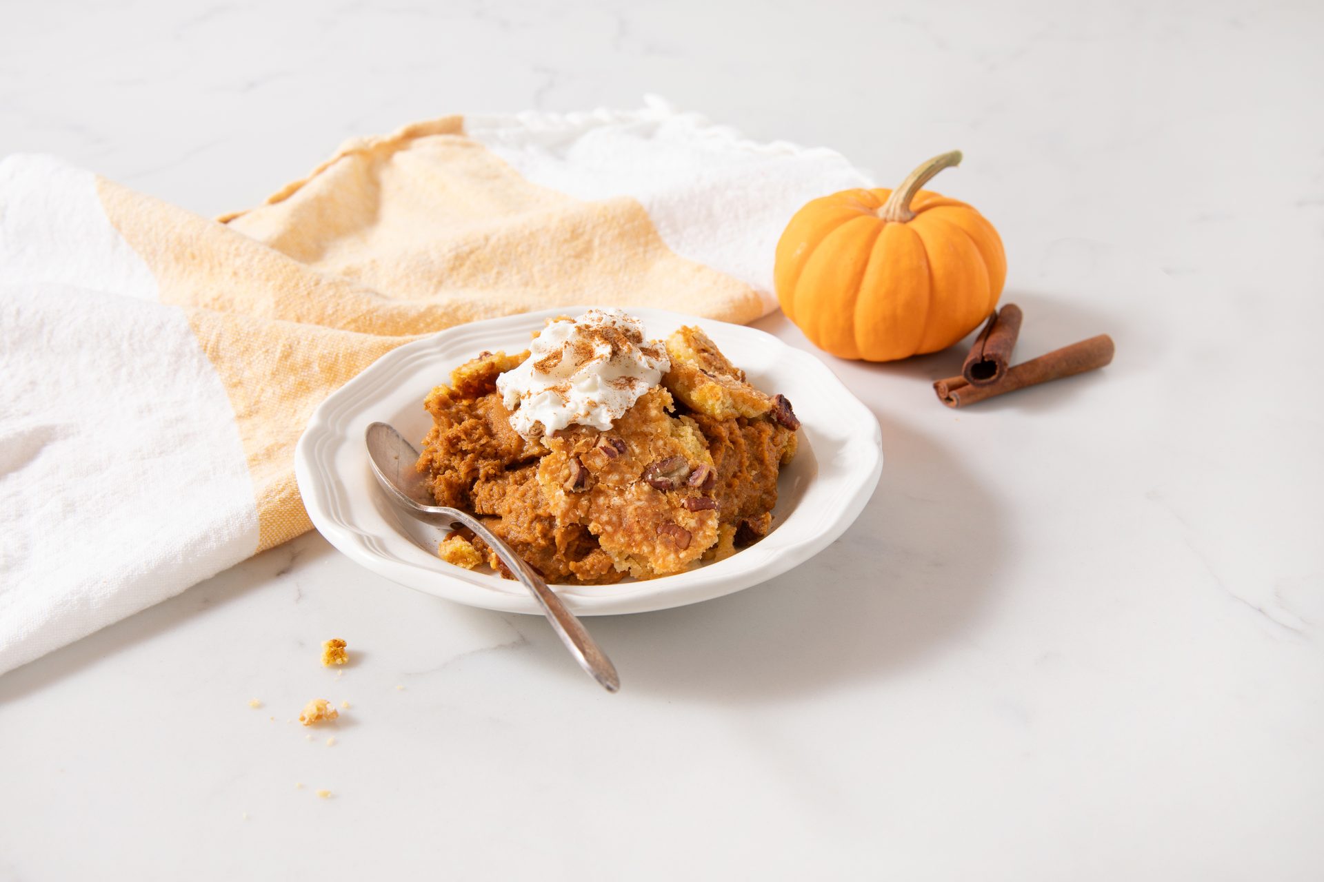 Pumpkin pie, Pumpkin, Cinnamon stick, Tableware