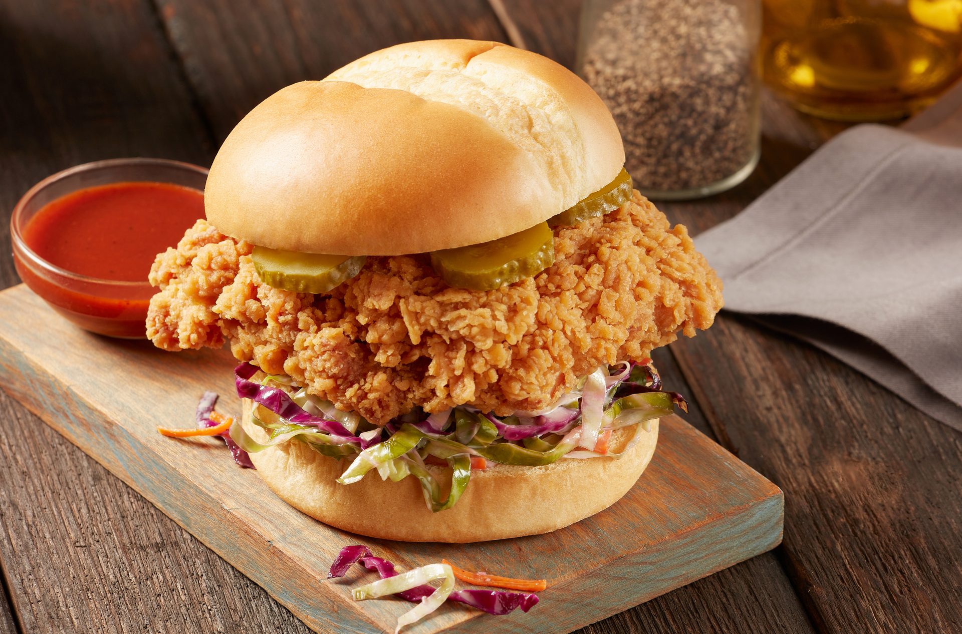Fast food, Baked goods, Tableware, Bun, Sandwich, Recipe, Ingredient, Hamburger