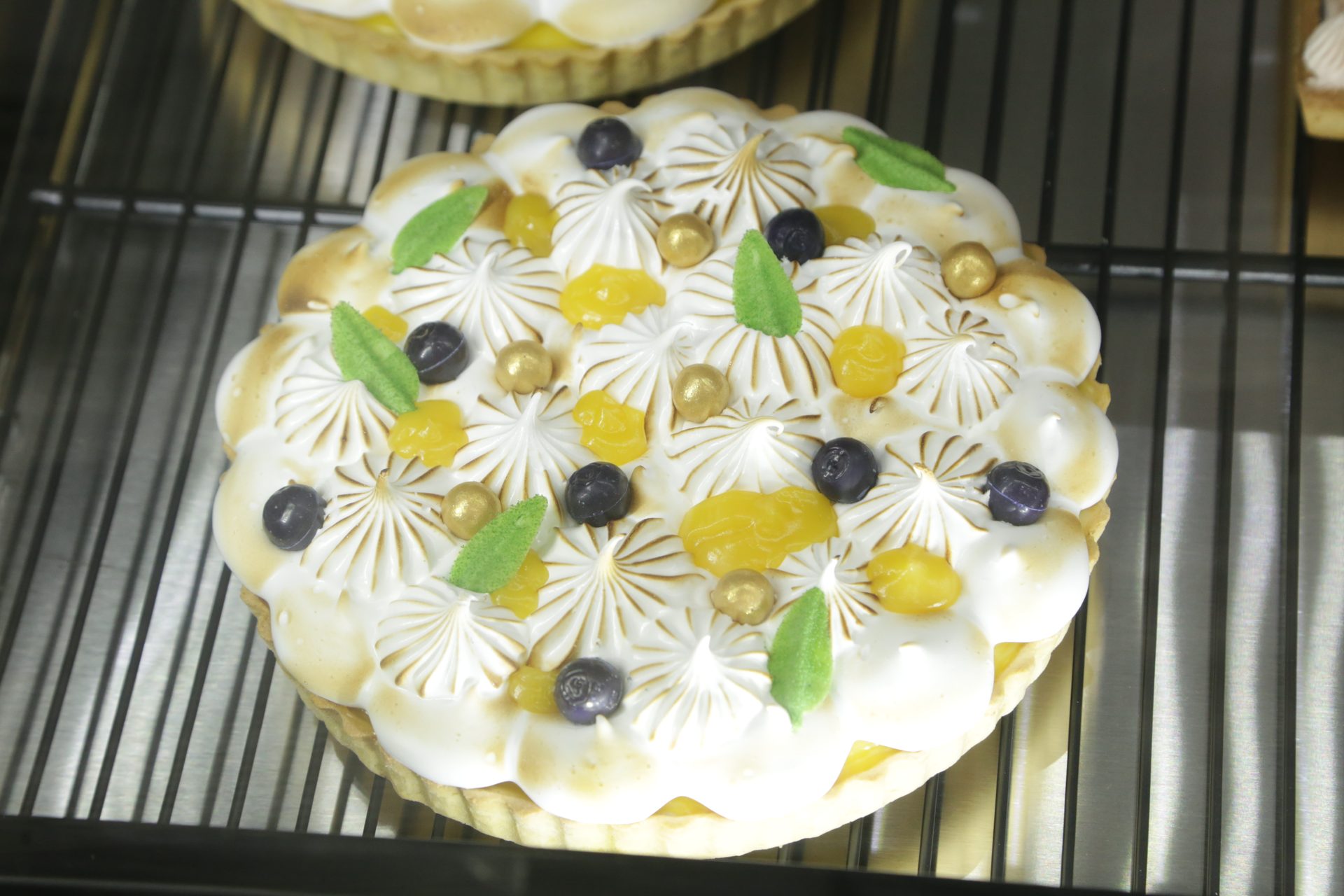 Cake decorating, Culinary arts, Food, Ingredient, Dessert, Baking, Recipe, Icing, Kuchen