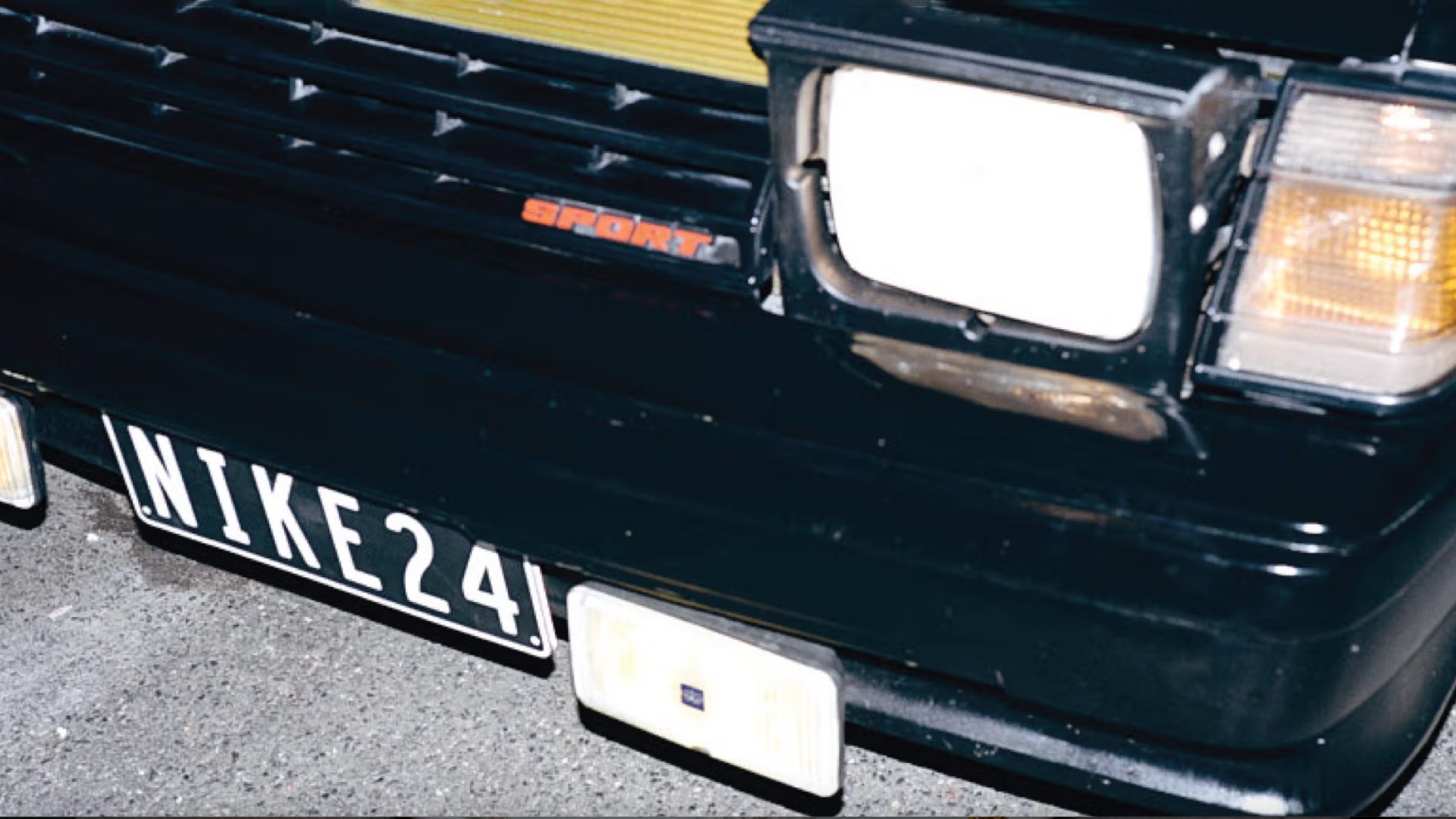 Automotive tail & brake light, Motor vehicle, Hood, Grille, Bumper