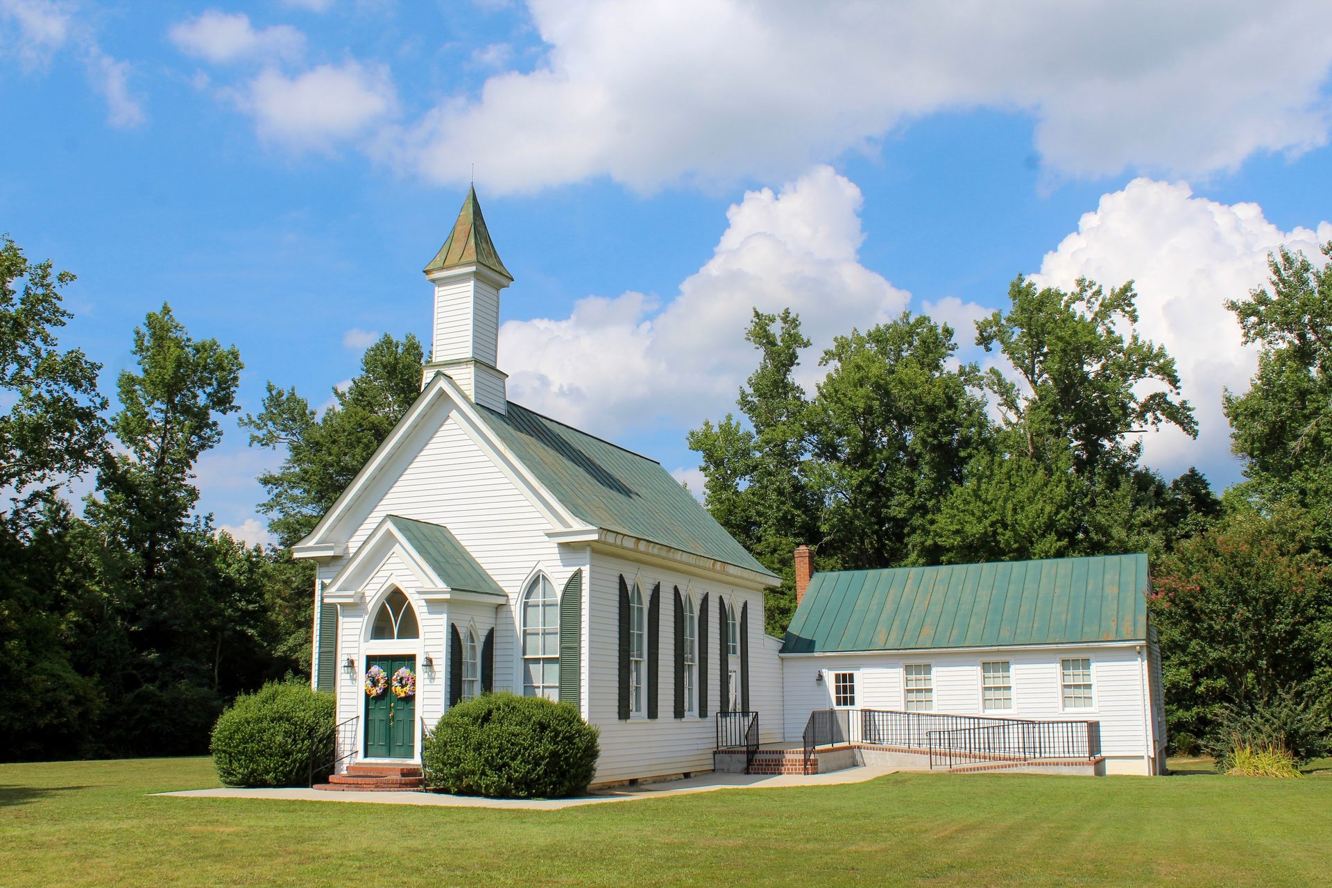Place of worship, Land lot, Grass, Shrub, Lawn, Roof, Plain, Landscaping, Church, Estate