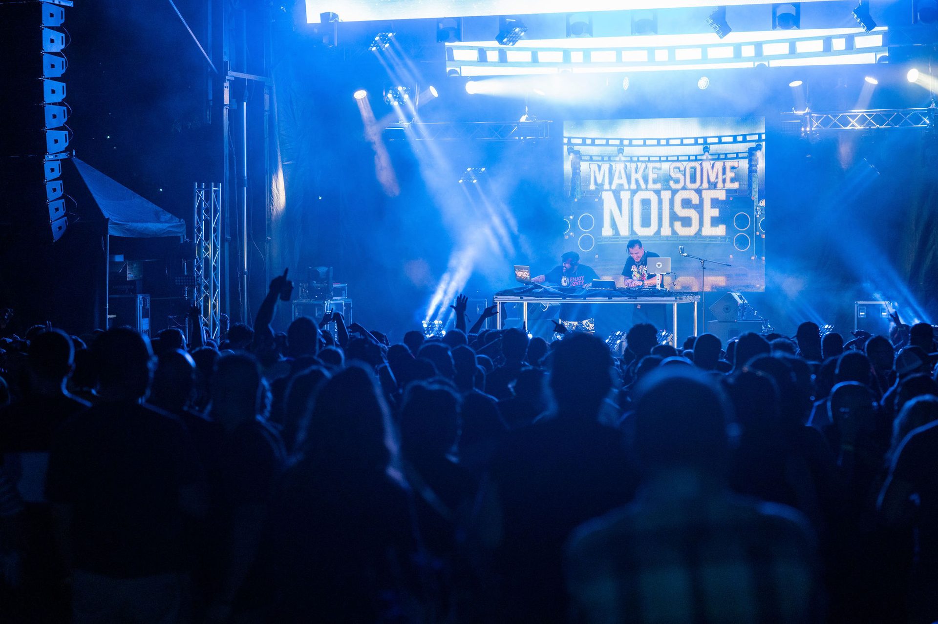 Performing Arts, Music venue, Public event, Stage, Entertainment, Performance, Crowd, Concert